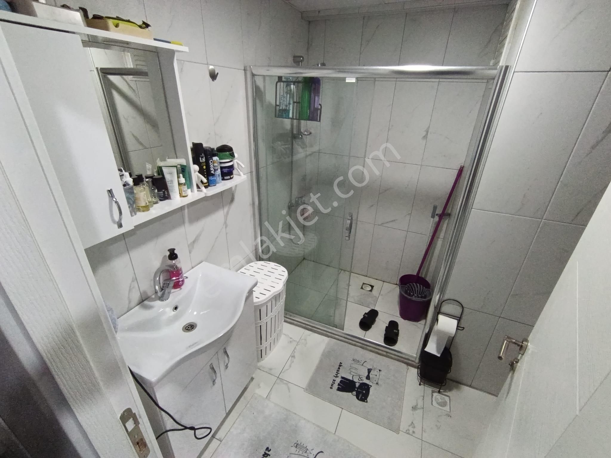 Tülin Caddesinde - Karanlık Odasız - Ön Cephe - Iskanlı - Asansörlü-2+1-80m² - Görsel 16