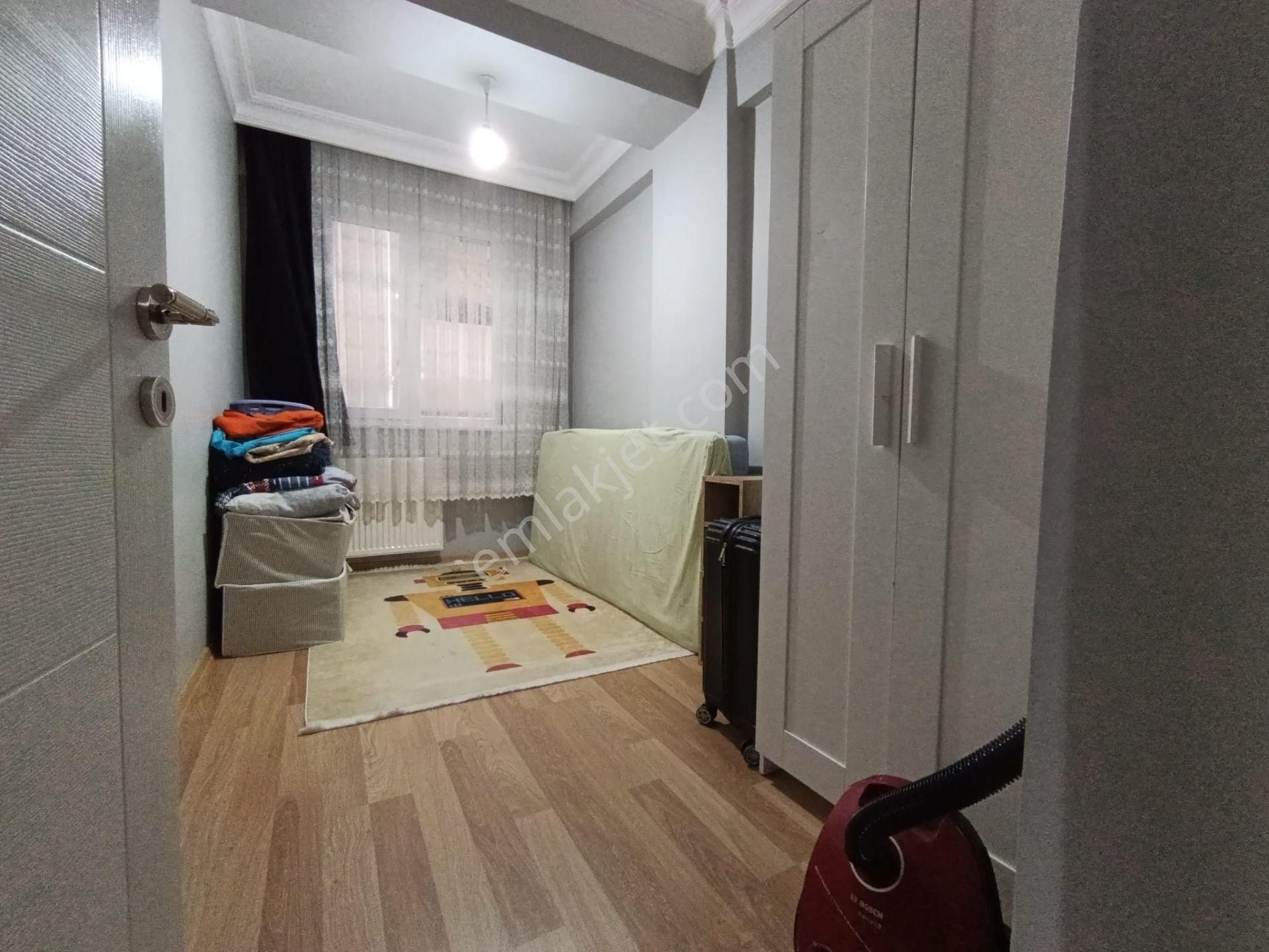 Tülin Caddesinde - Karanlık Odasız - Ön Cephe - Iskanlı - Asansörlü-2+1-80m² - Görsel 5