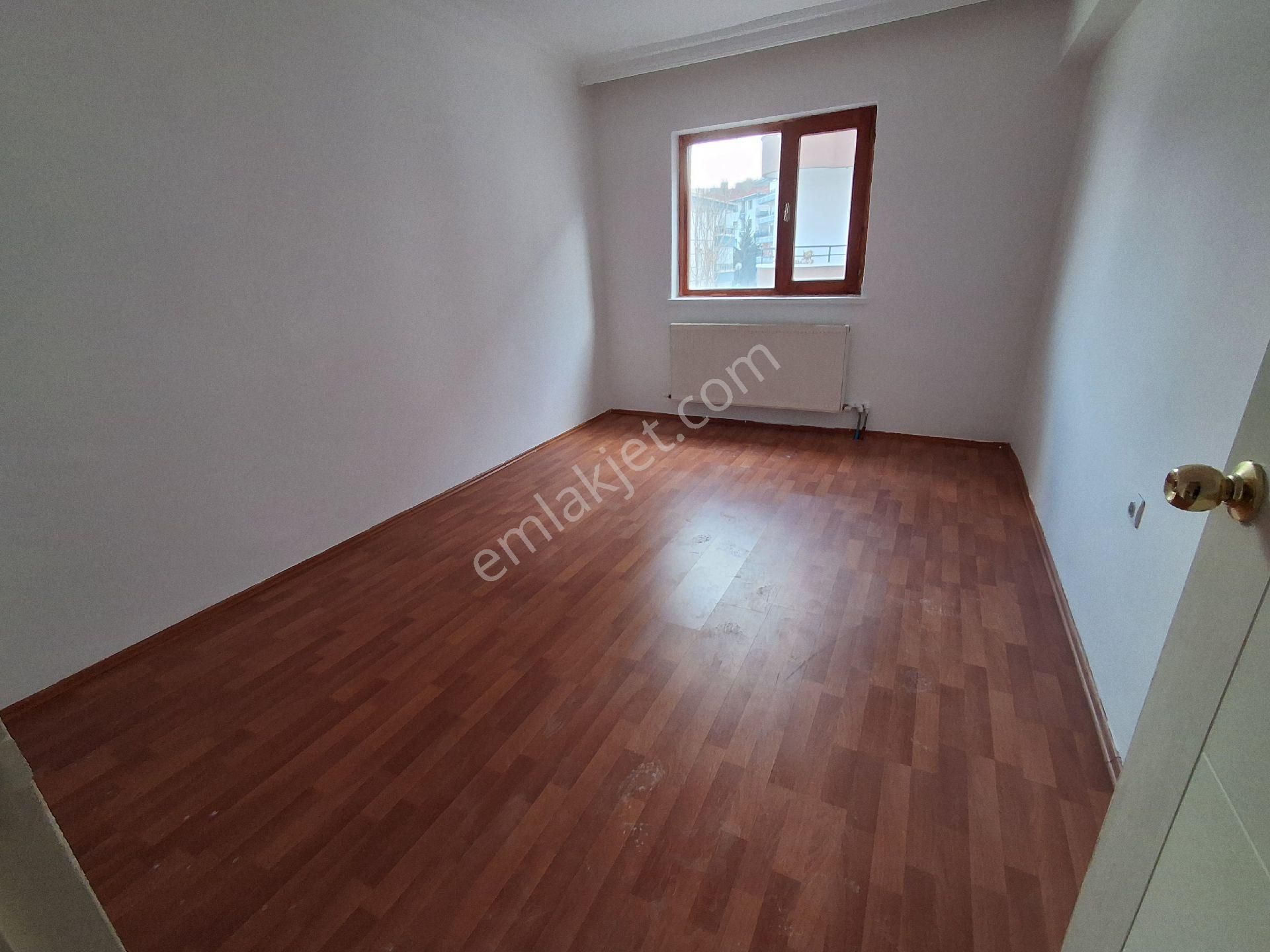 H.gazi Göbekte Cd Üzerinde Pazar Okul Yakını 1.kat 3+1 Güney Cephe - Görsel 6