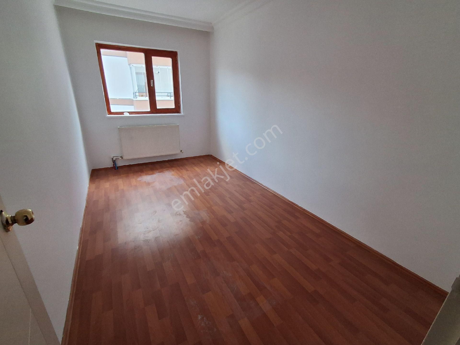 H.gazi Göbekte Cd Üzerinde Pazar Okul Yakını 1.kat 3+1 Güney Cephe - Görsel 12