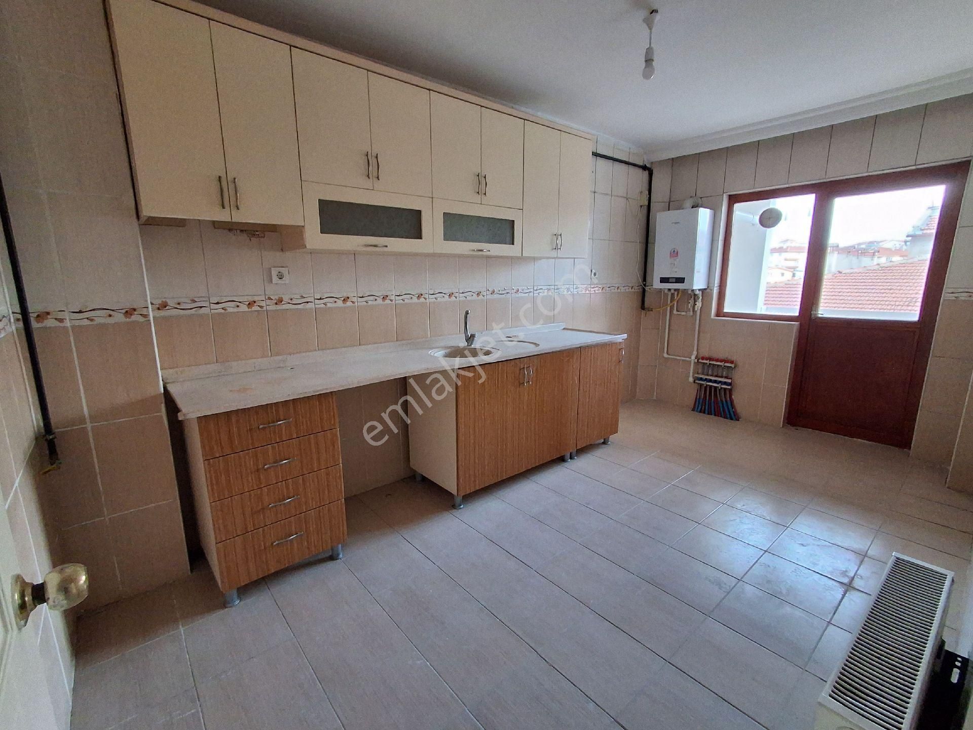 H.gazi Göbekte Cd Üzerinde Pazar Okul Yakını 1.kat 3+1 Güney Cephe - Görsel 2