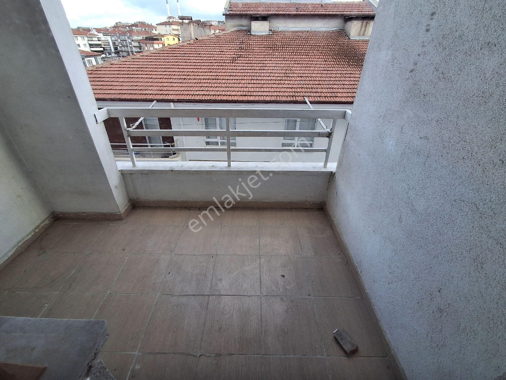 H.gazi Göbekte Cd Üzerinde Pazar Okul Yakını 1.kat 3+1 Güney Cephe - Görsel 11