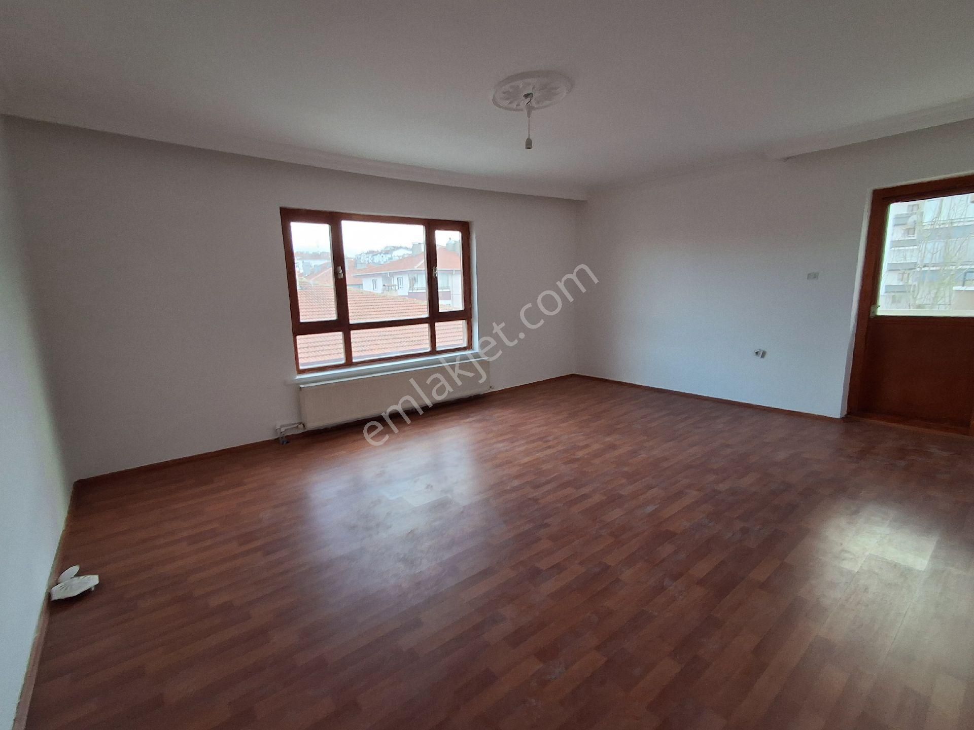 H.gazi Göbekte Cd Üzerinde Pazar Okul Yakını 1.kat 3+1 Güney Cephe - Görsel 5