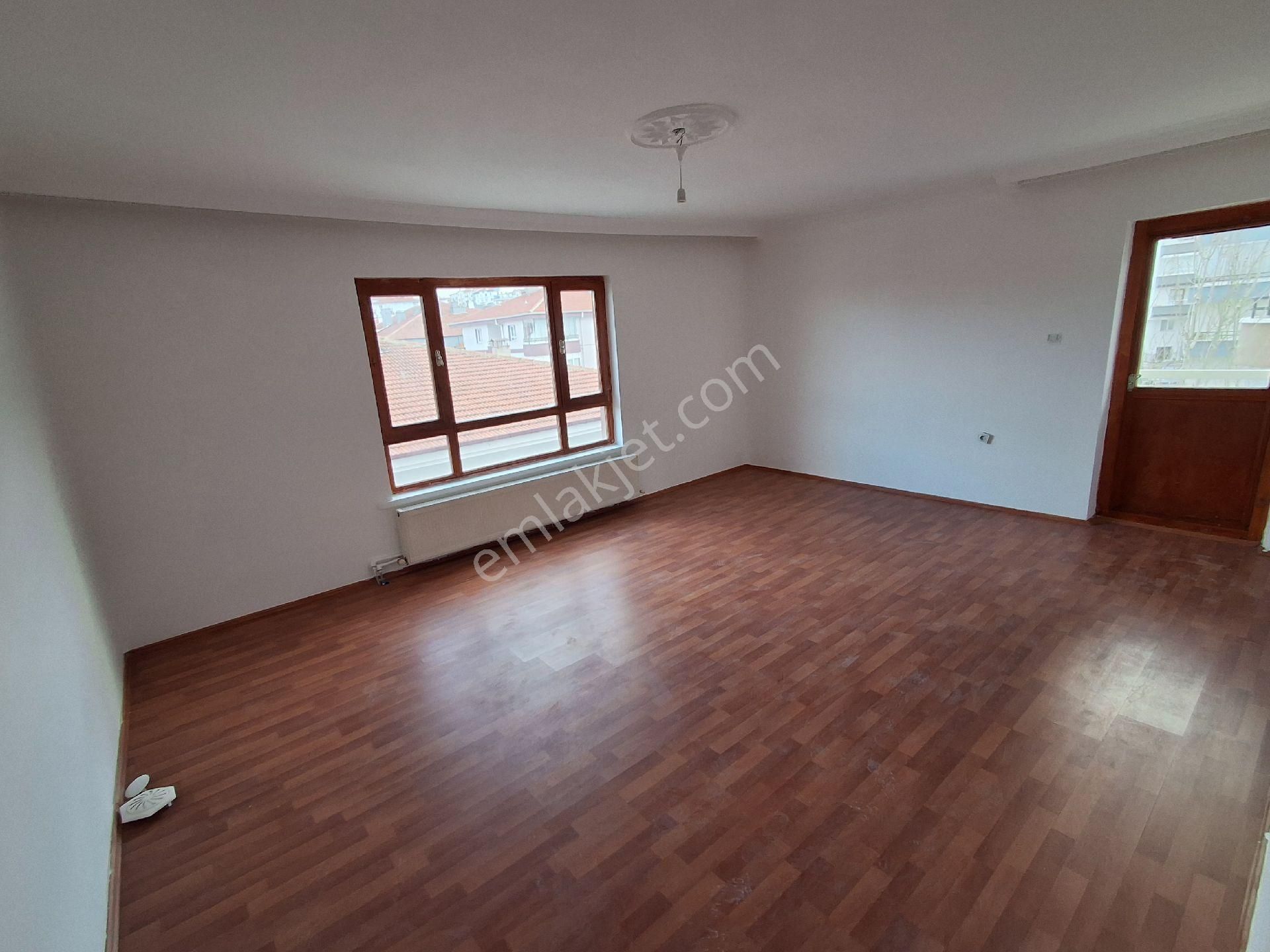 H.gazi Göbekte Cd Üzerinde Pazar Okul Yakını 1.kat 3+1 Güney Cephe - Görsel 4