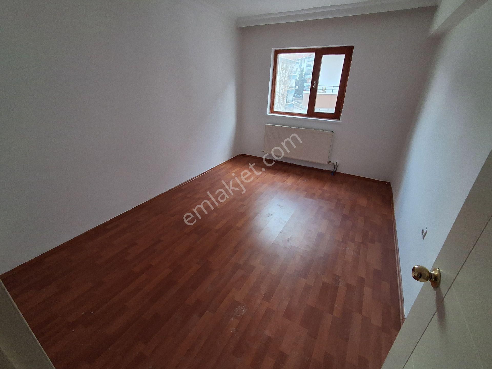 H.gazi Göbekte Cd Üzerinde Pazar Okul Yakını 1.kat 3+1 Güney Cephe - Görsel 7