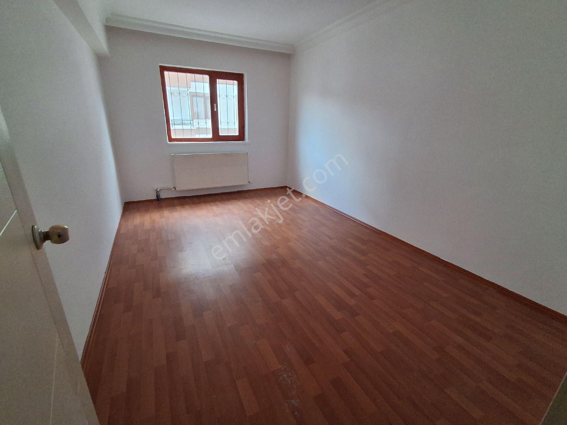 H.gazi Göbekte Cd Üzerinde Pazar Okul Yakını 1.kat 3+1 Güney Cephe - Görsel 14