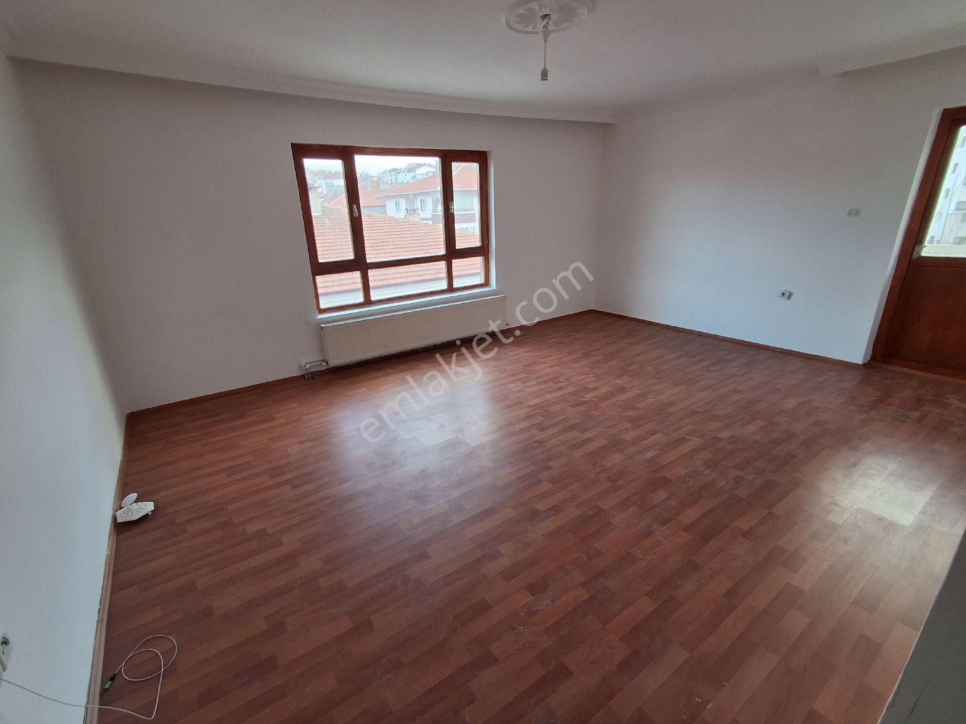 H.gazi Göbekte Cd Üzerinde Pazar Okul Yakını 1.kat 3+1 Güney Cephe - Görsel 3