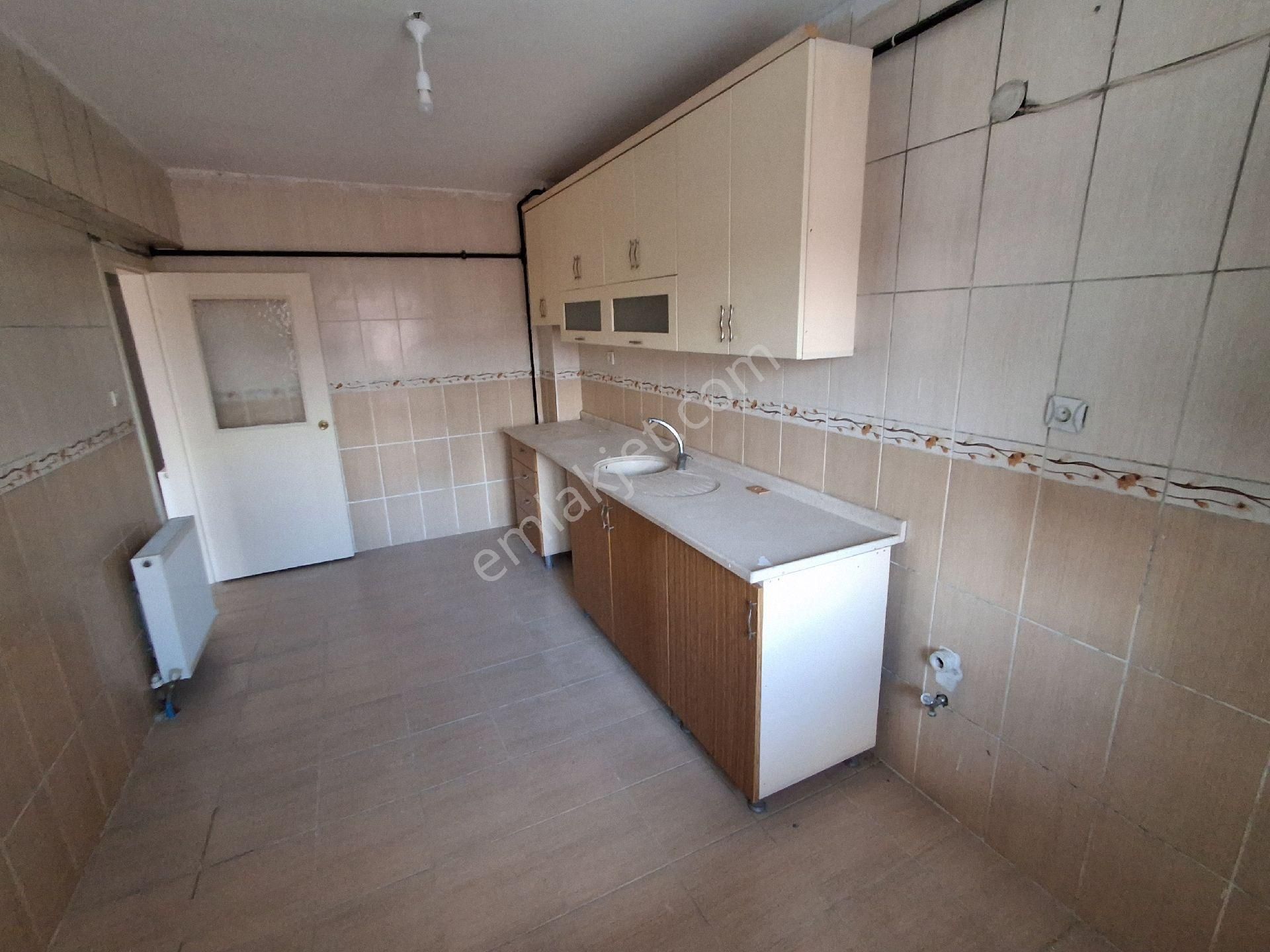 H.gazi Göbekte Cd Üzerinde Pazar Okul Yakını 1.kat 3+1 Güney Cephe - Görsel 10