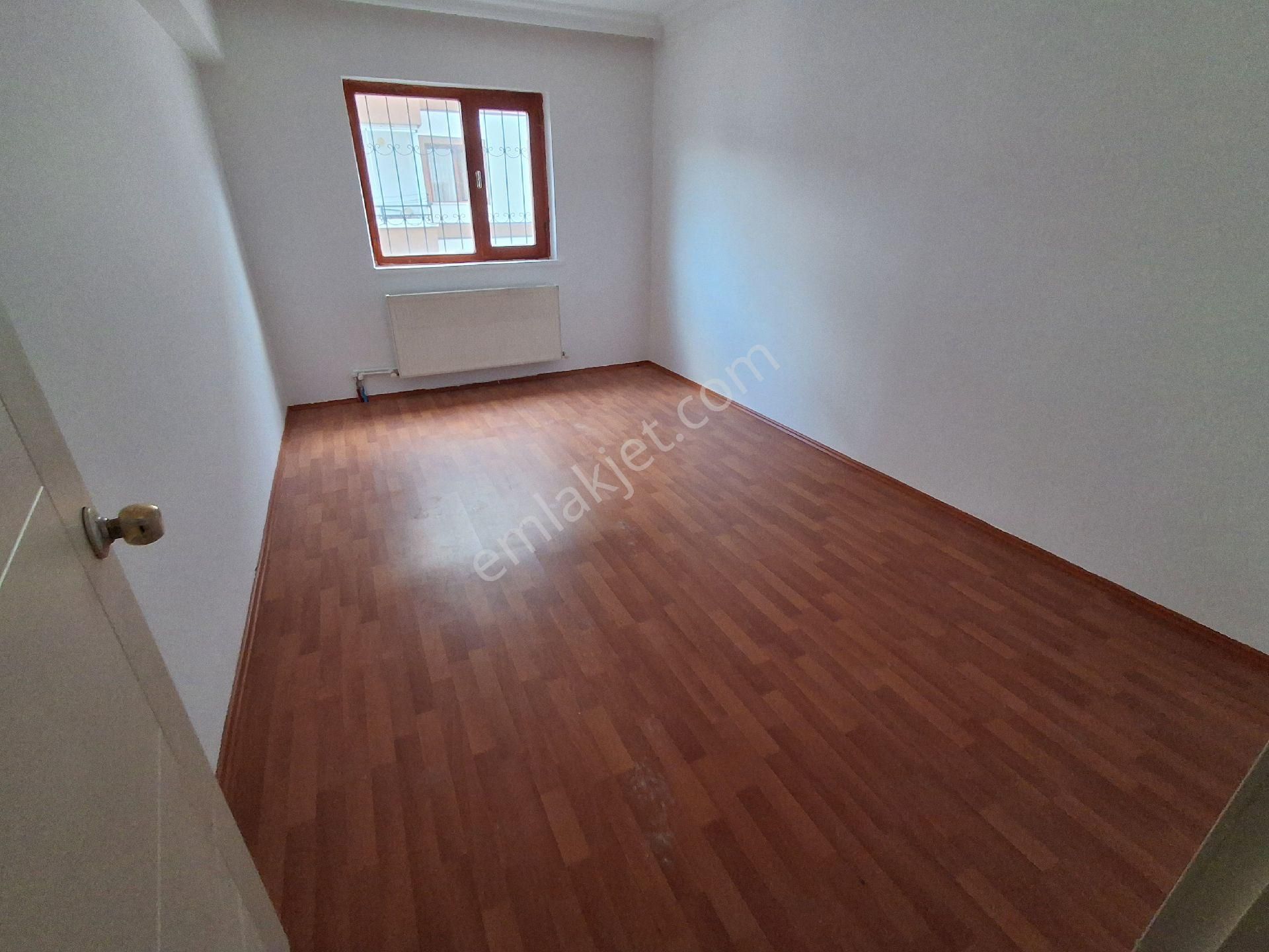 H.gazi Göbekte Cd Üzerinde Pazar Okul Yakını 1.kat 3+1 Güney Cephe - Görsel 9