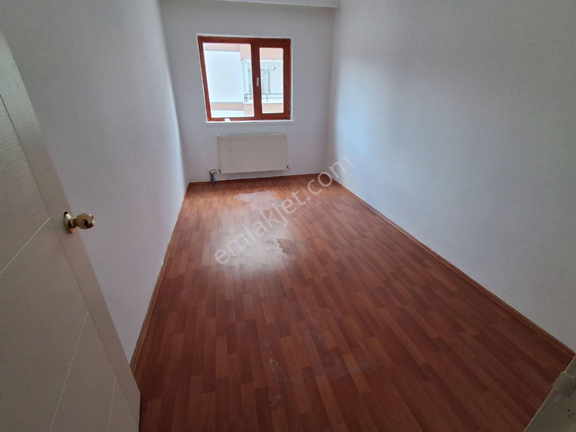 H.gazi Göbekte Cd Üzerinde Pazar Okul Yakını 1.kat 3+1 Güney Cephe - Görsel 8