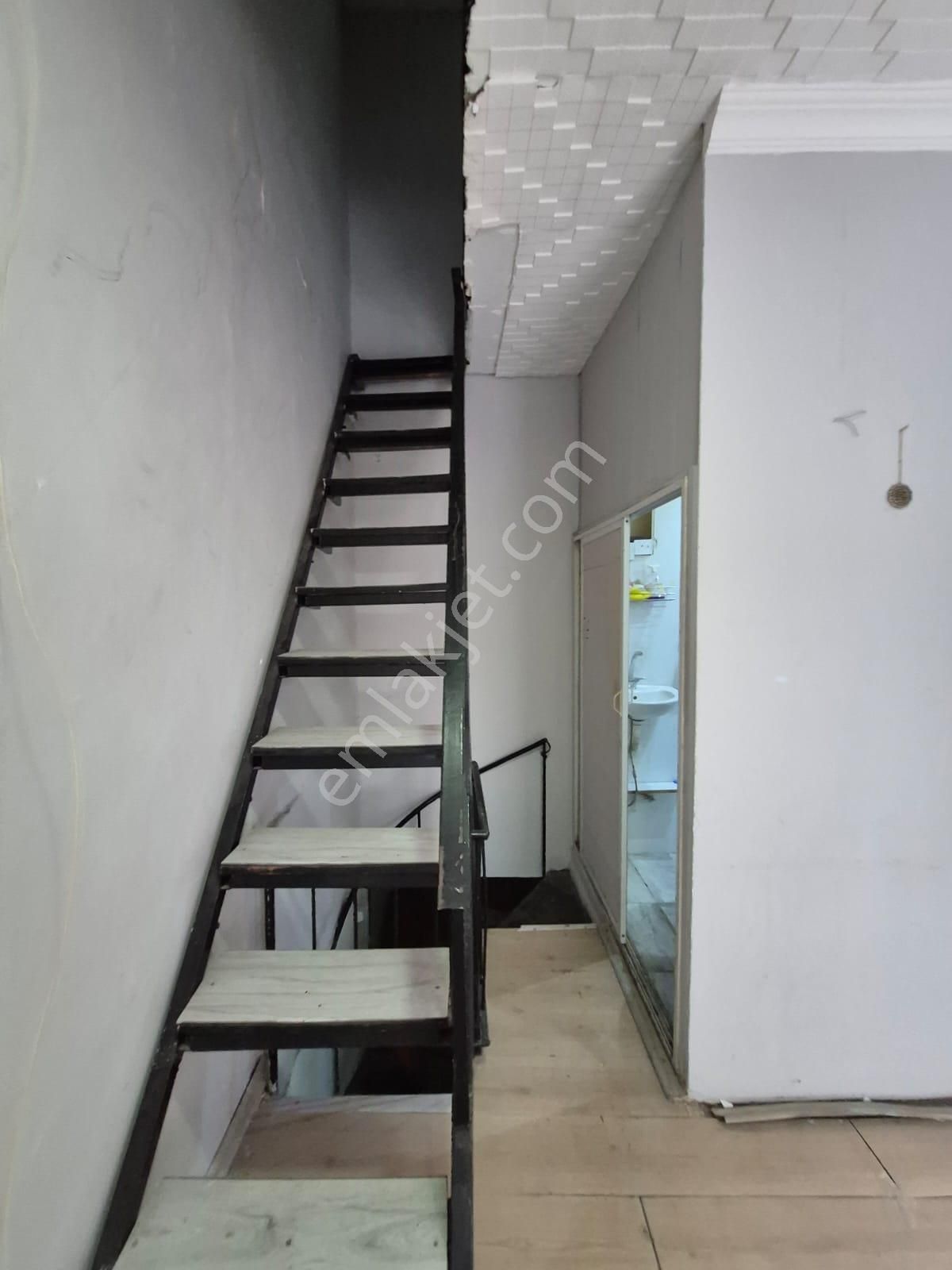 Buca Hürriyet Mah,/menderes Caddesine Parlel Sokak İçi İkinci Dükkan/kepenkli Depolu Ve Batarlı - Görsel 5