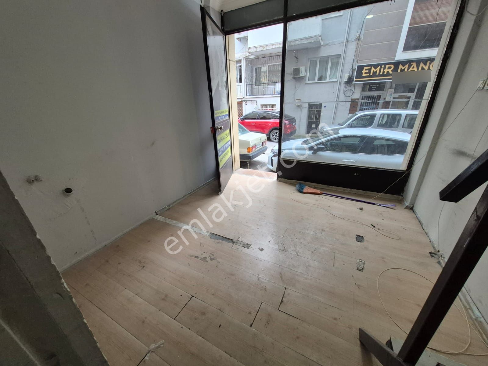 Buca Hürriyet Mah,/menderes Caddesine Parlel Sokak İçi İkinci Dükkan/kepenkli Depolu Ve Batarlı - Görsel 7