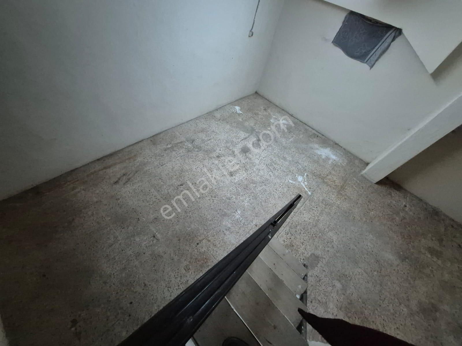 Buca Hürriyet Mah,/menderes Caddesine Parlel Sokak İçi İkinci Dükkan/kepenkli Depolu Ve Batarlı - Görsel 17