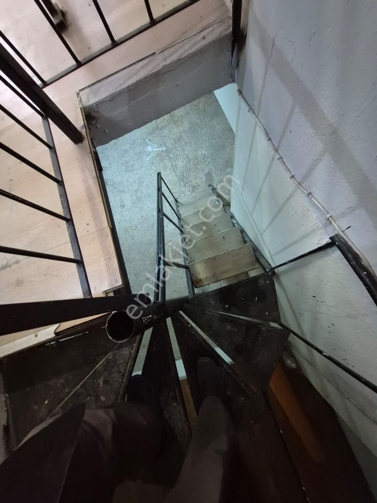 Buca Hürriyet Mah,/menderes Caddesine Parlel Sokak İçi İkinci Dükkan/kepenkli Depolu Ve Batarlı - Görsel 15