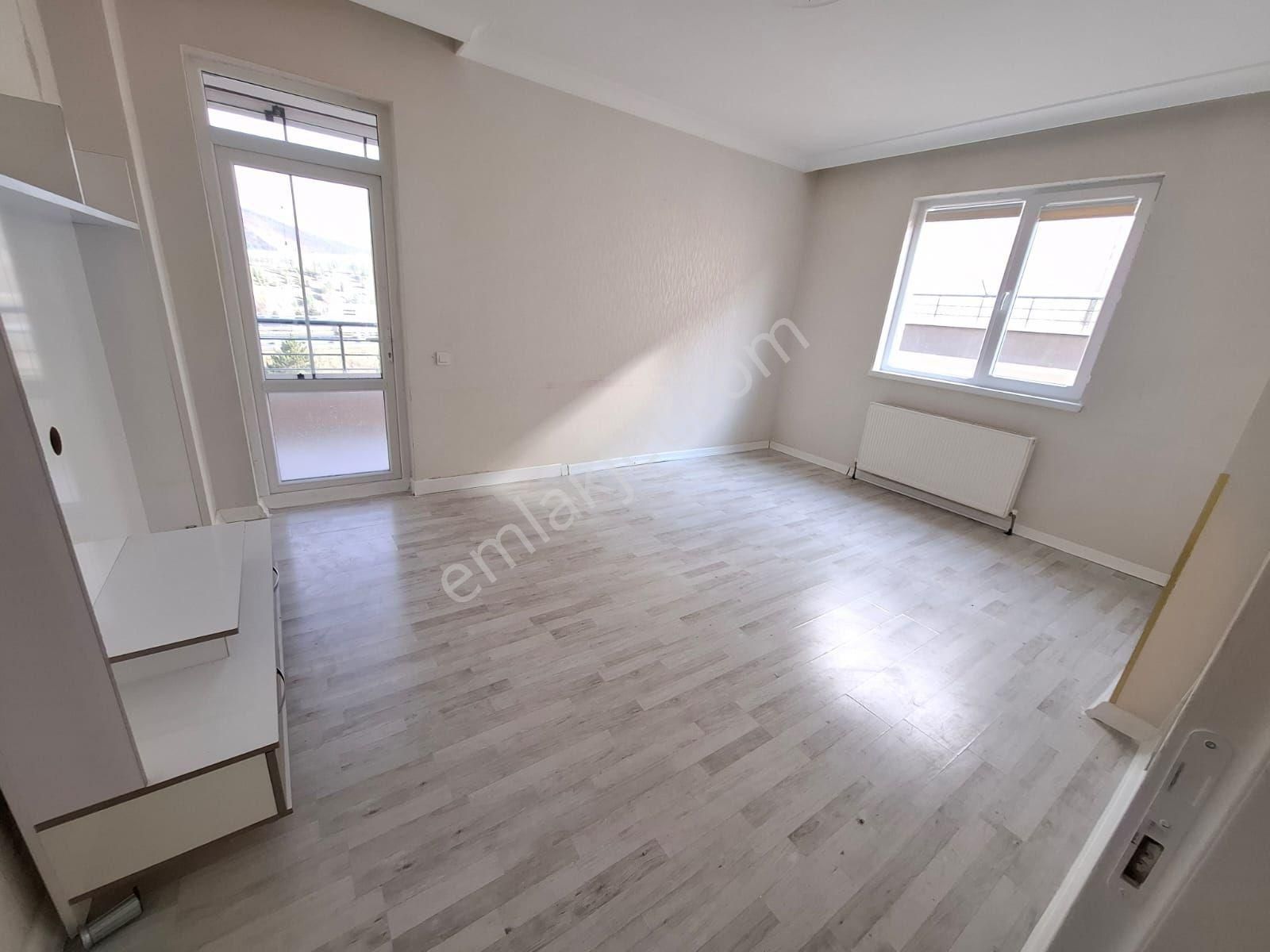 Karapürçek Eyüp Cami Yakınında Asansörlü 1.kat 3+1 Kombi Vestiyer Duşakabin D.kagıt Full Yapılı - Görsel 4