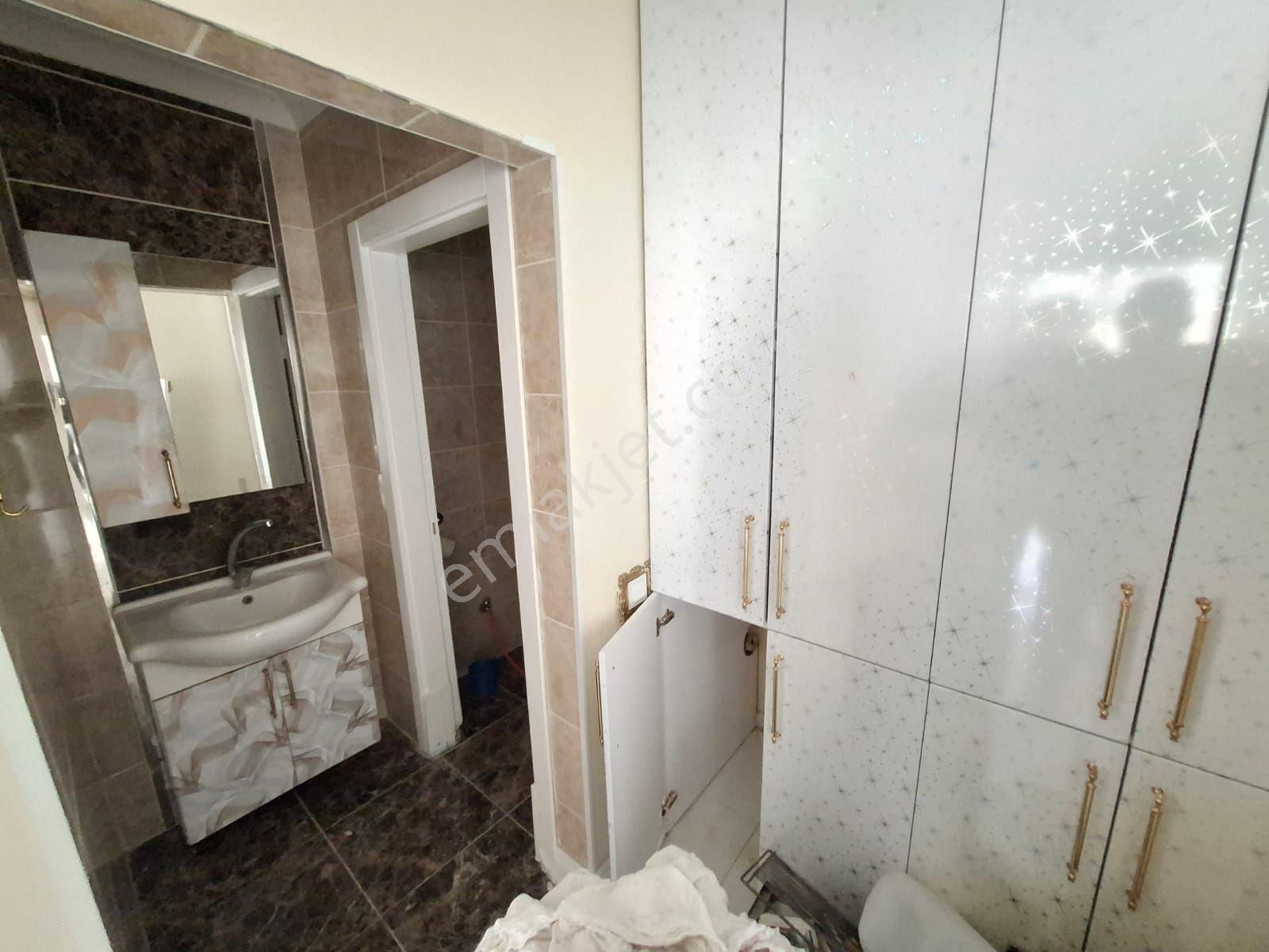 Karapürçek Eyüp Cami Yakınında Asansörlü 1.kat 3+1 Kombi Vestiyer Duşakabin D.kagıt Full Yapılı - Görsel 13