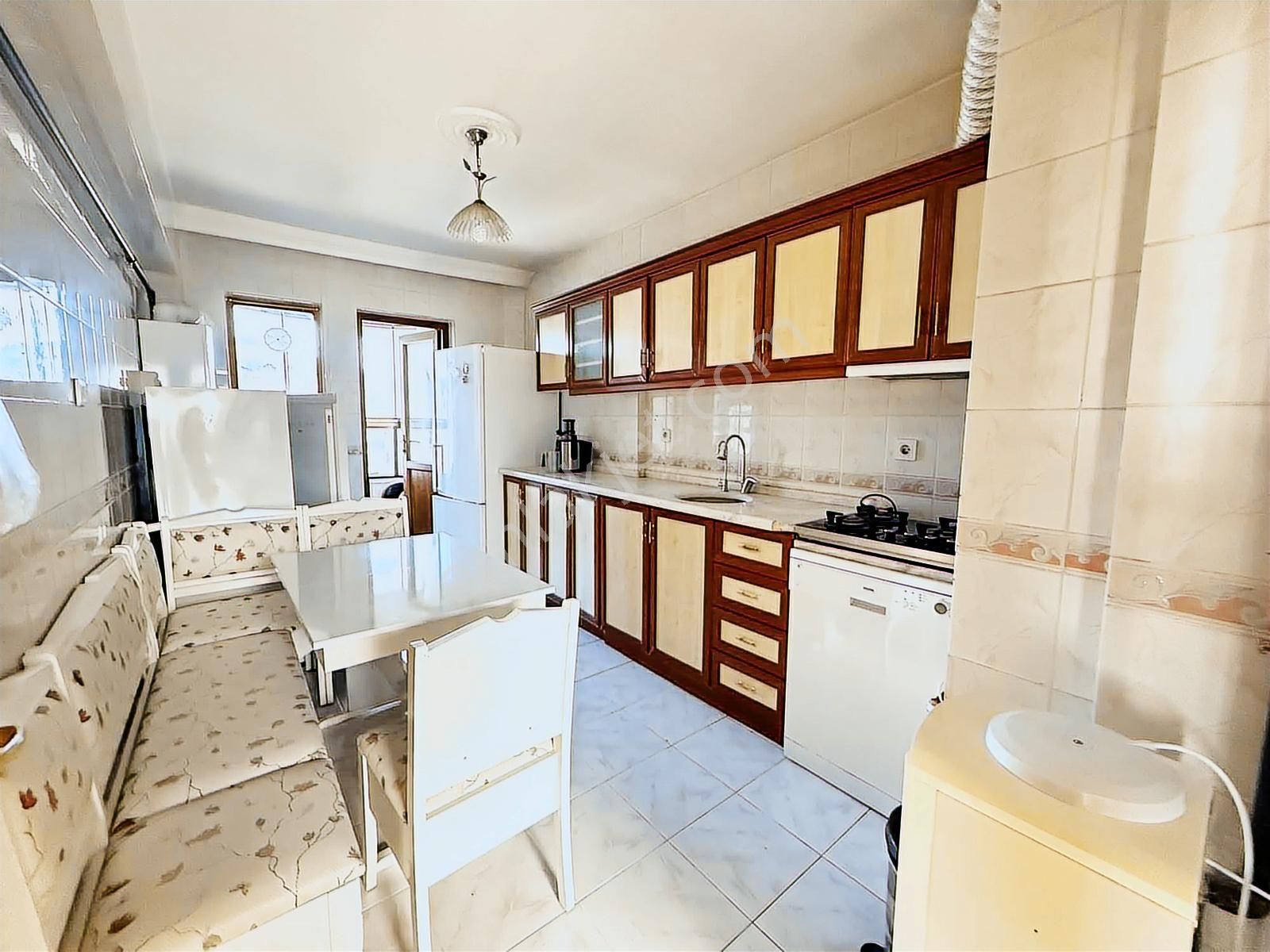 Şentürk Gayrimenkul'den**köşe Başı**güney Doğu Cephe Daire!