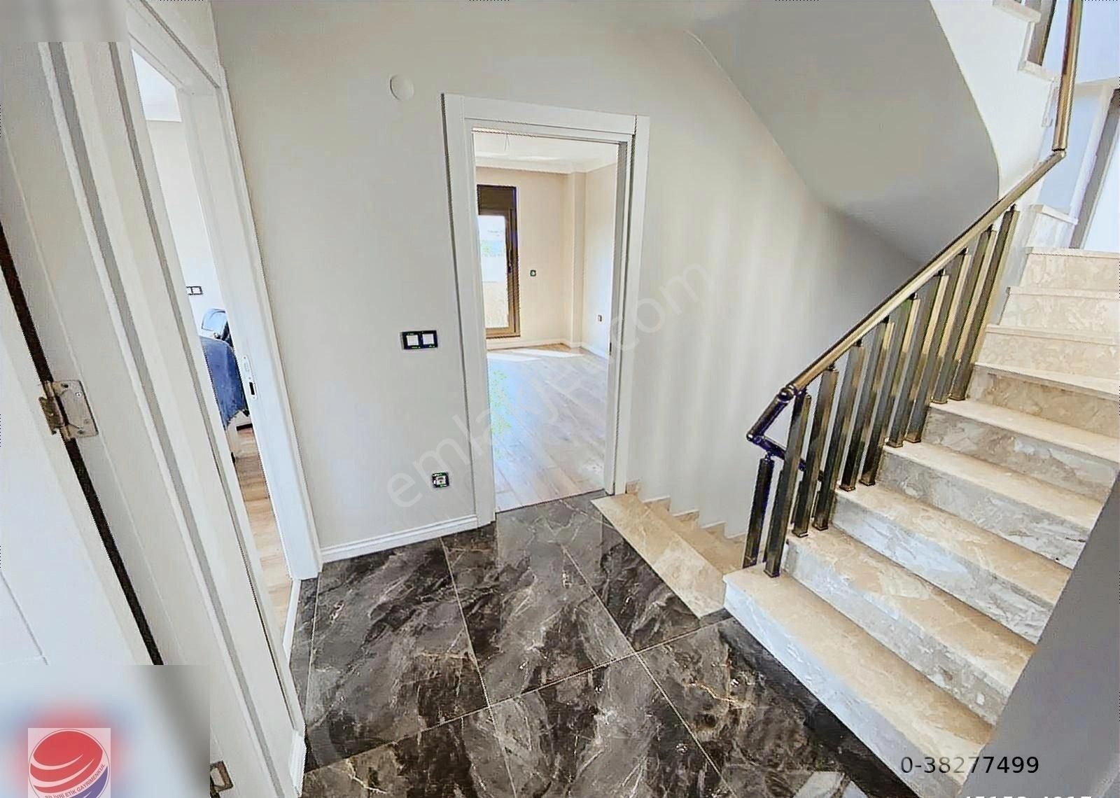 Silivri Ortaköy'de Deniz Manzaralı Havuzlu Satılık 3+1 Villa - Görsel 3