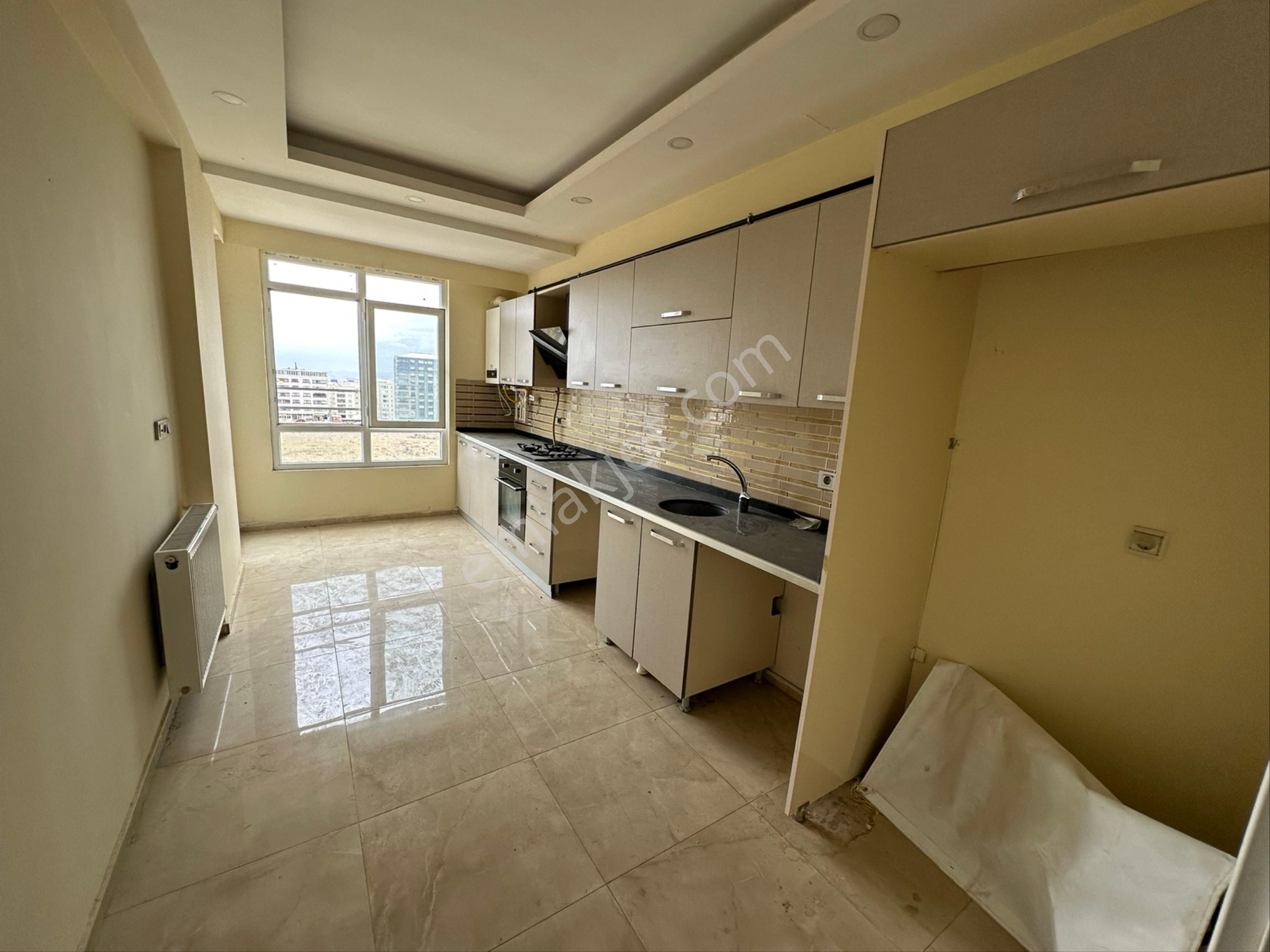 Akev Gayrimenkul'den Karaköprü Doğukentte Son Kat 3+1 Daire - Görsel 2