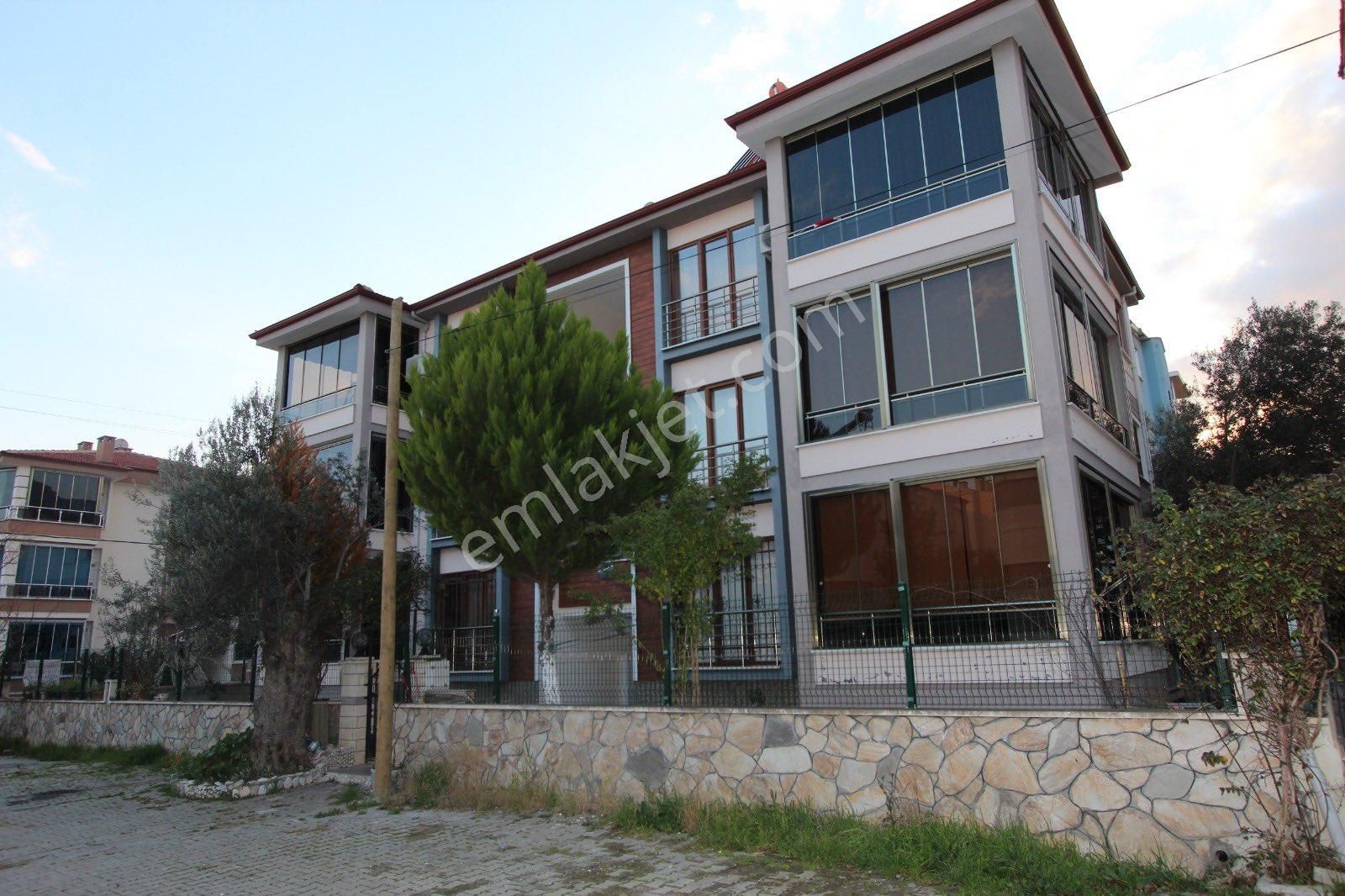 Altınoluk'ta Denize 200 Mt Orta Kat 2+1 Geniş Daire