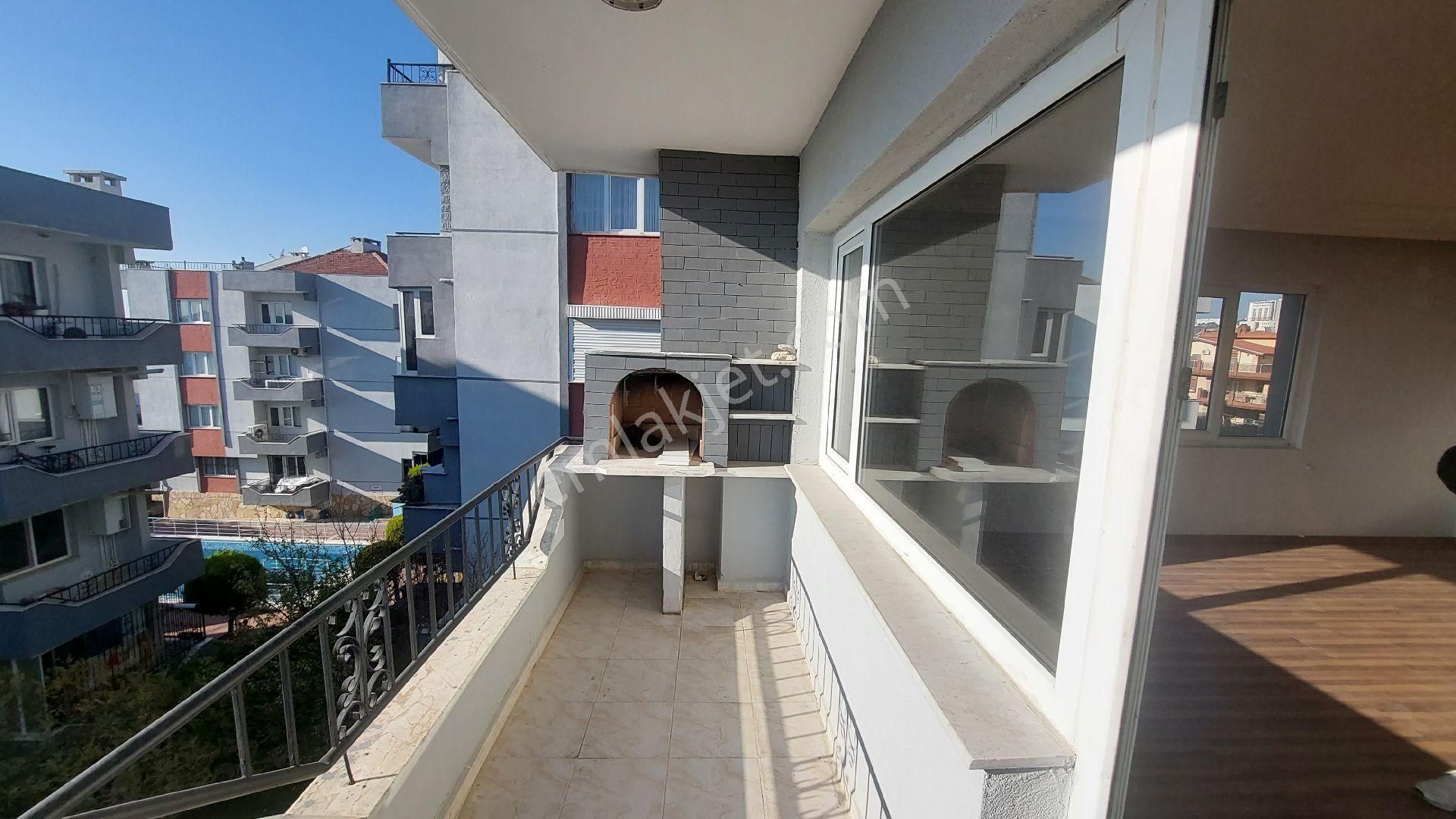 Kuşadası Ege Mahallesinde Havuzlu Doğalgazlı Sitede 5 Katlı Binanın 4.ncü Kat 3+1 Daire - Görsel 21