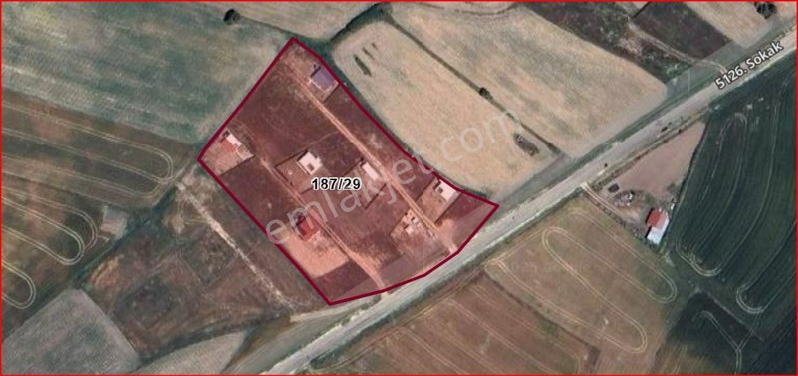 Küçükyoncalı Merkezde Asfalt Üzeri 275 M2