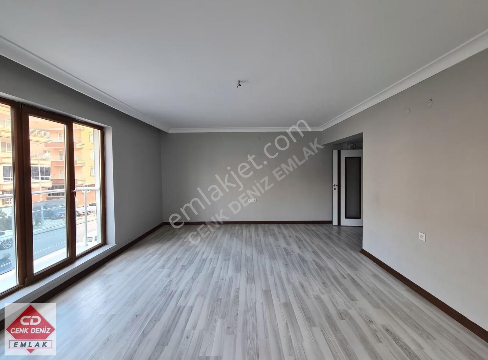 Sancaktepe Göbekte Cadde Üzeri Arakat Ön Cephe 2-banyolu 4+1 - Görsel 33