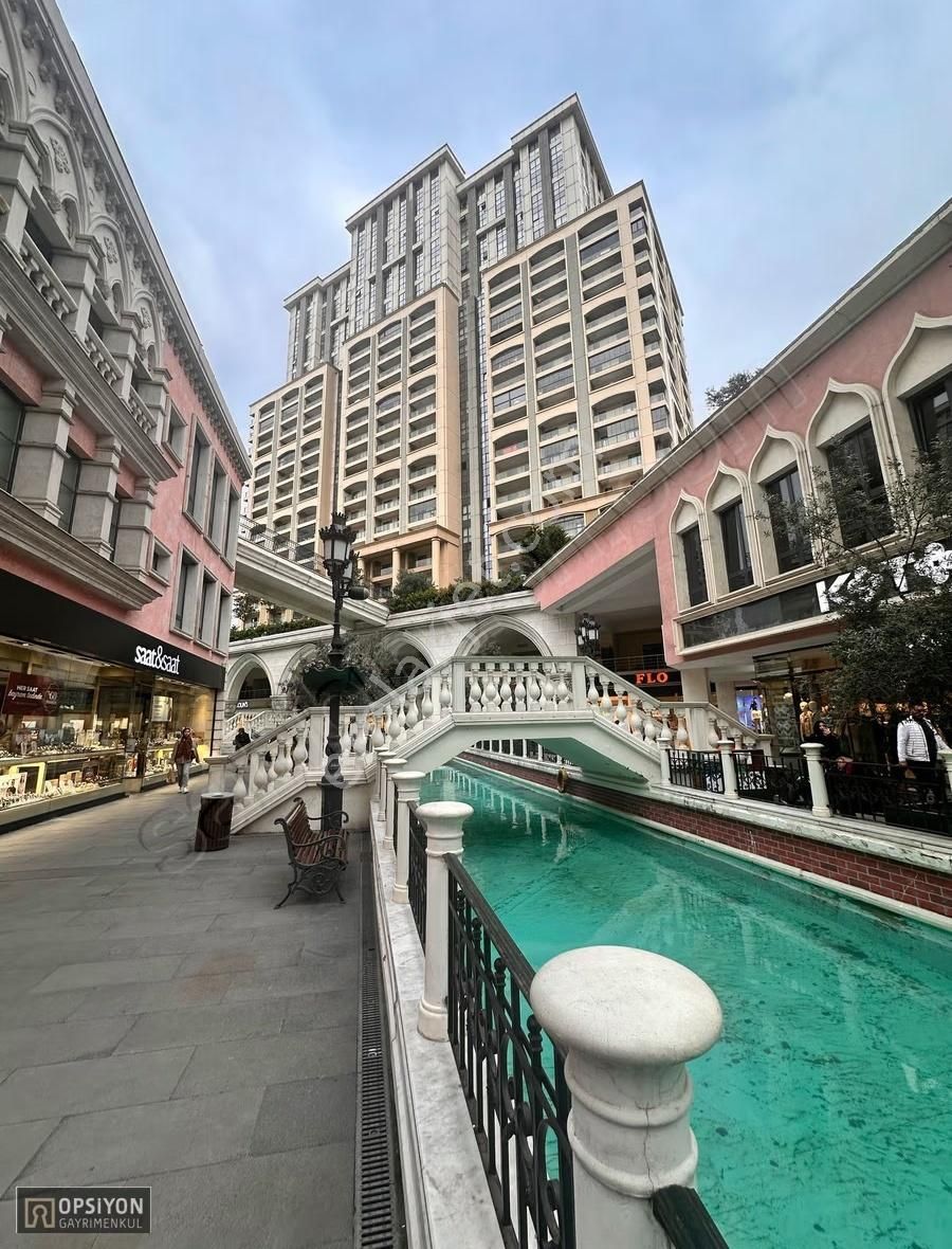 Venezia'da Şehir Cephe Full Teraslı Büyük 1+1 Boş Satılık Daire