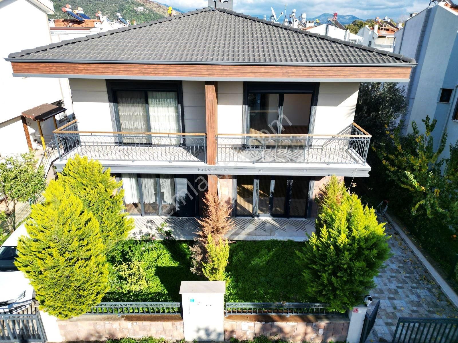 💎güre'de Aygülden💎denize Çok Yakın 350 Mt Havuzlu Ön Cephe Ayrı Mutfak 2 Yaşında 3+1 Satılık Villa