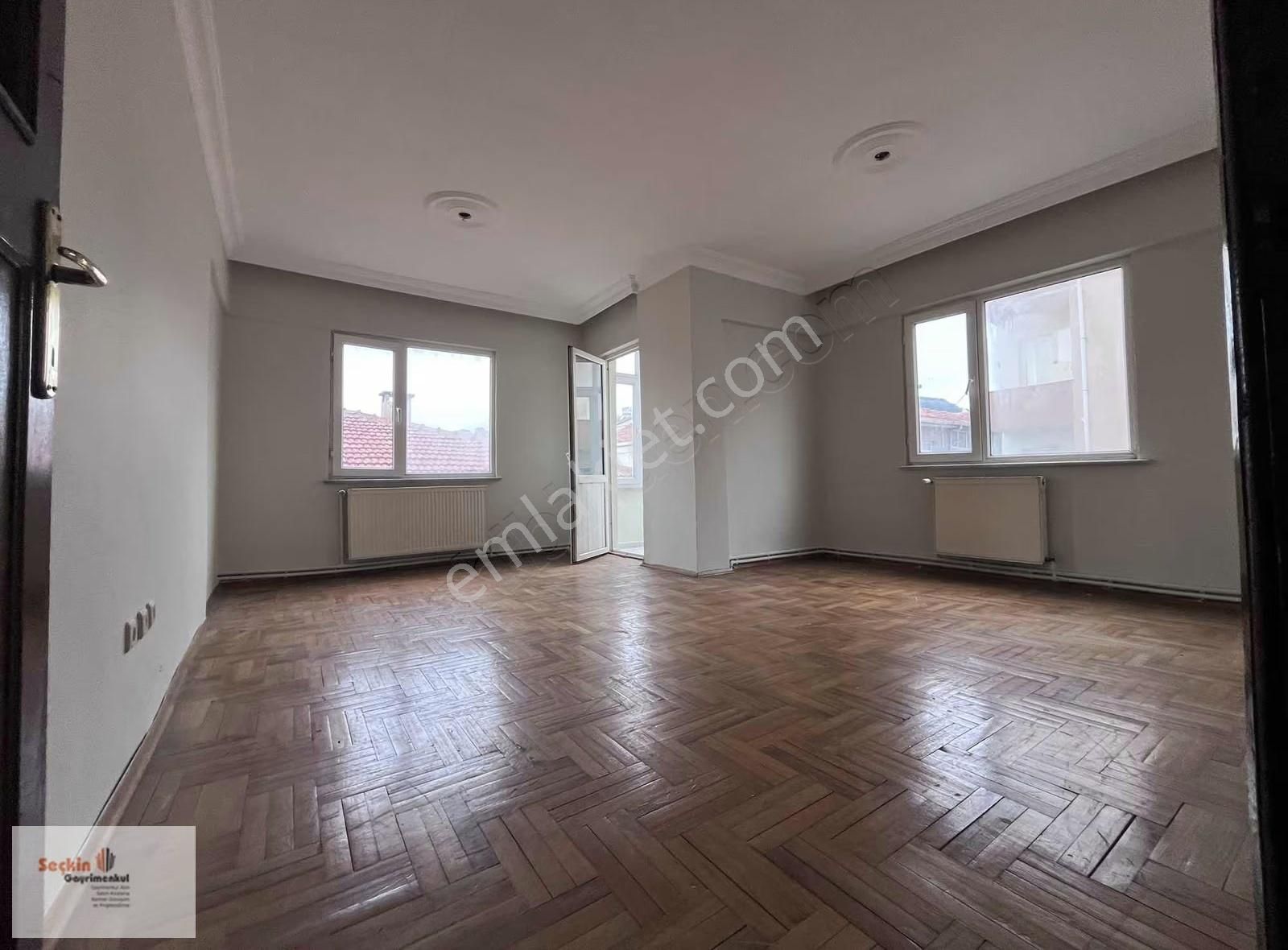 Maltepe Zümrütevlerde Öz İş Sitesi Site İçerisinde 3+1 120 M2