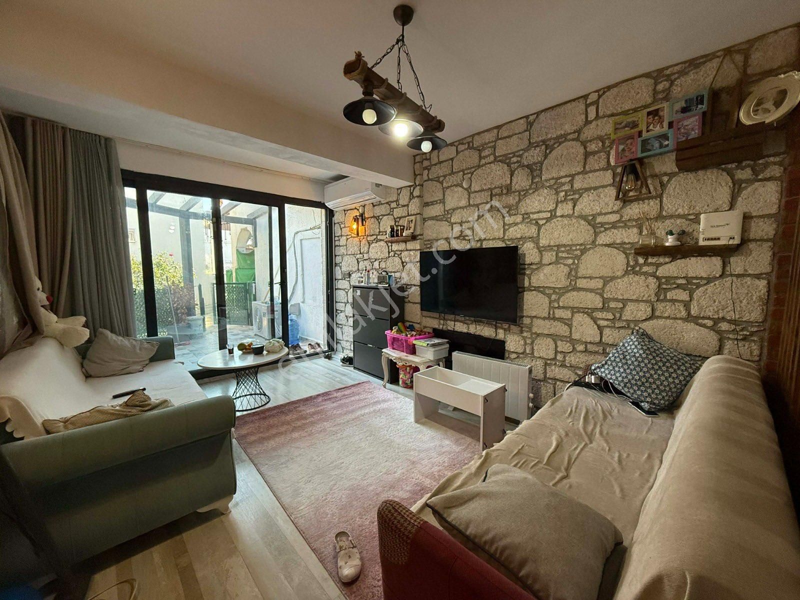 Bitezde Satılık Dublex Ev Denize Yakın Merkezde Uygun Villa Yatırım Fırsatı - Görsel 10