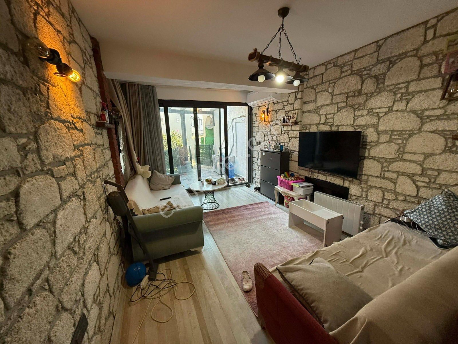 Bitezde Satılık Dublex Ev Denize Yakın Merkezde Uygun Villa Yatırım Fırsatı - Görsel 17