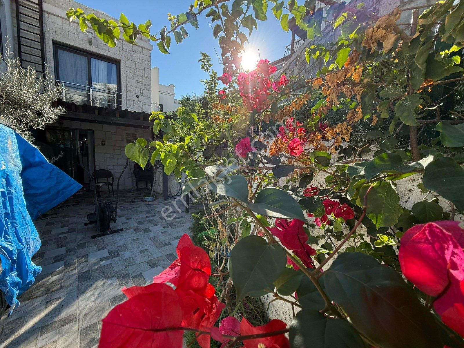 Bitezde Satılık Dublex Ev Denize Yakın Merkezde Uygun Villa Yatırım Fırsatı - Görsel 4