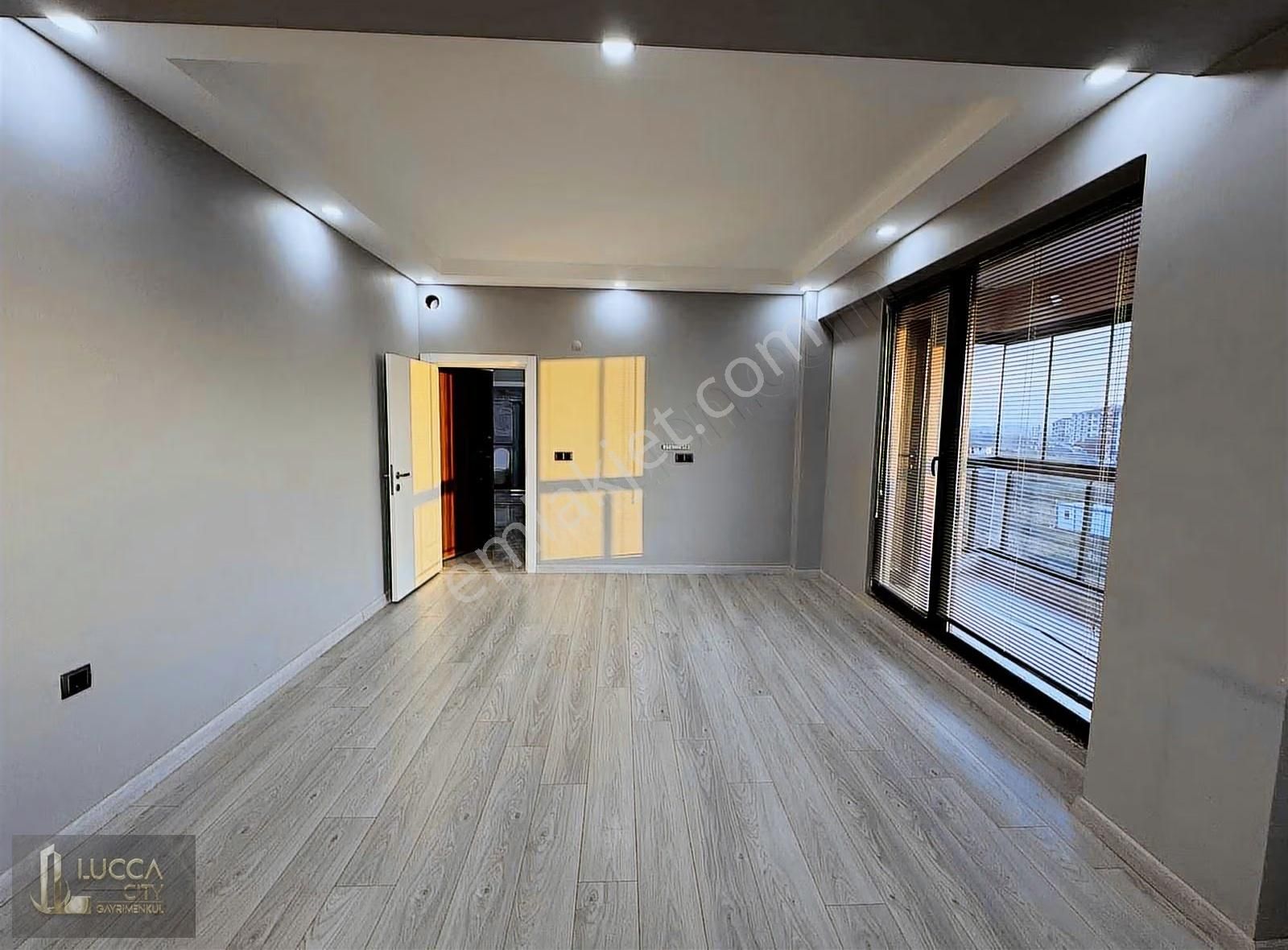 Çorlu Rumeli Mah.green Life Plazada Kiralık 1+1 Ofis Büro İşyeri