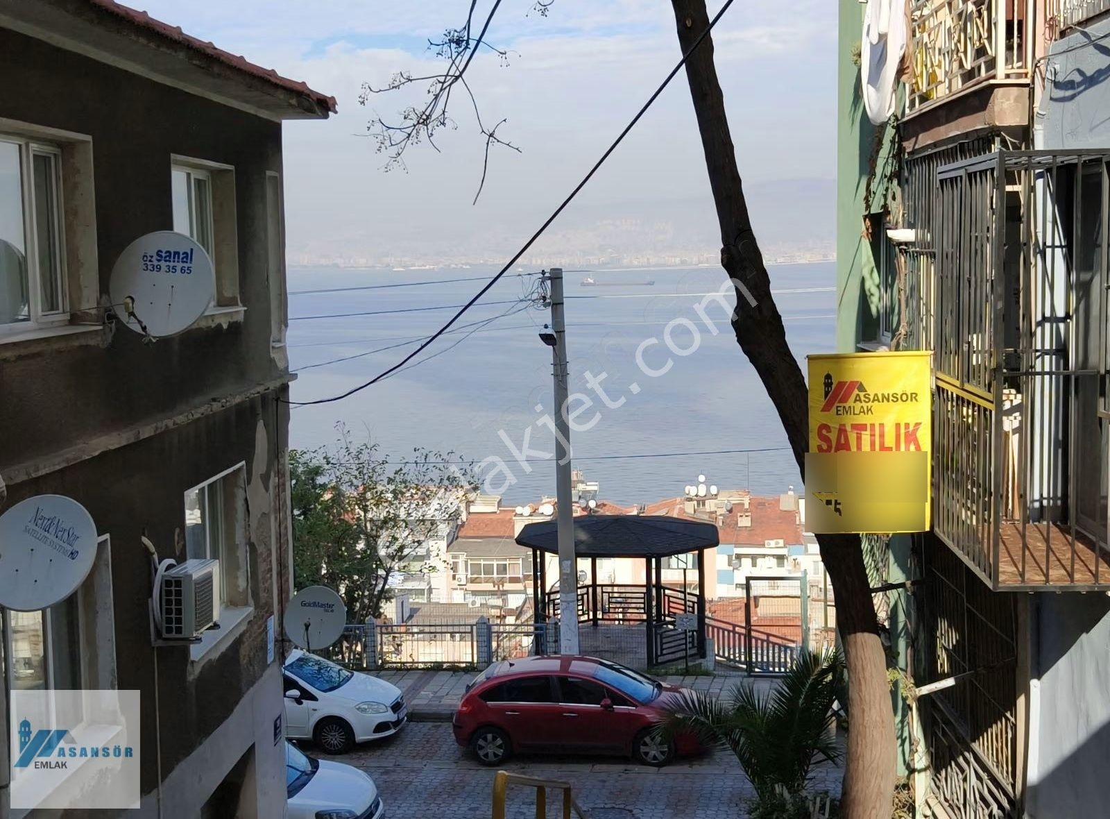 Tarihi Asansör De Satılık 2+1 Bahçeli Full Yapılı Kupon Daire