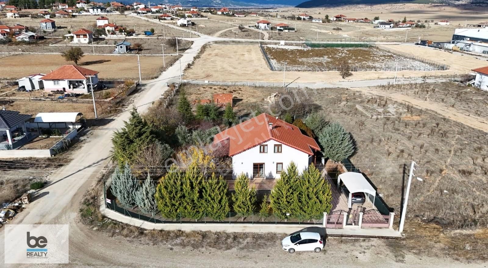 Korkuteli Bozovada Satılık Büyük Bahçeli Villa - Görsel 28