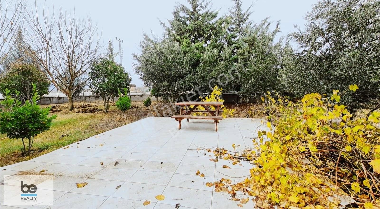 Korkuteli Bozovada Satılık Büyük Bahçeli Villa - Görsel 3