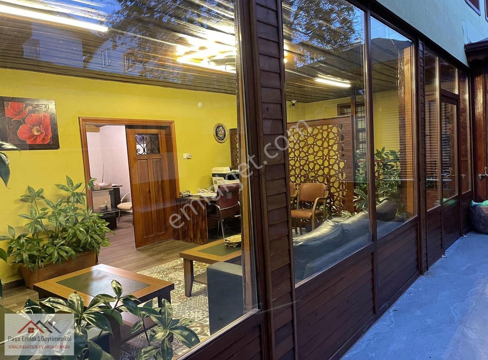 Tarihi Konak İçerisinde Kiralık Ofisler - Görsel 4