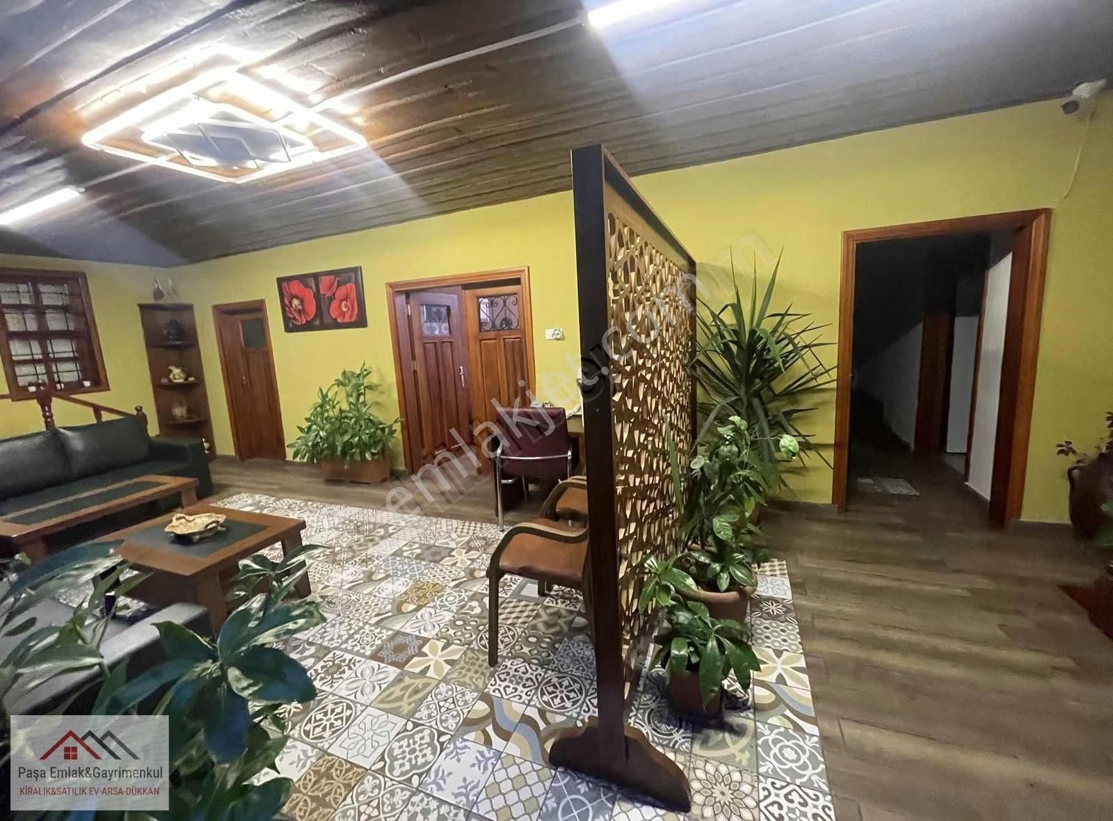 Tarihi Konak İçerisinde Kiralık Ofisler - Görsel 2