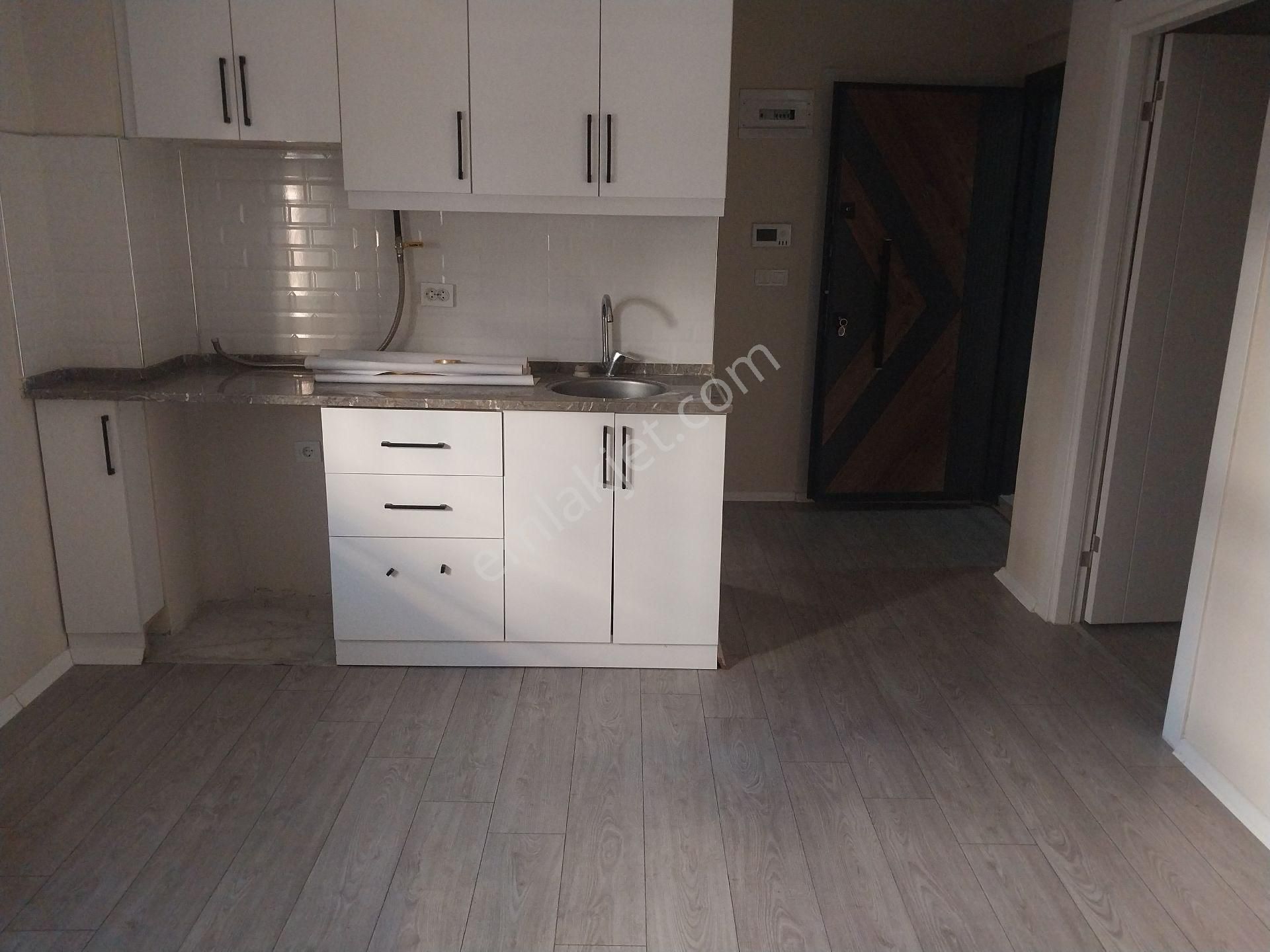 Buca Çamlıkule Nikah Sarayı Yakını Asansörlü Ara Kat 2+1 Daire Kiralıktır