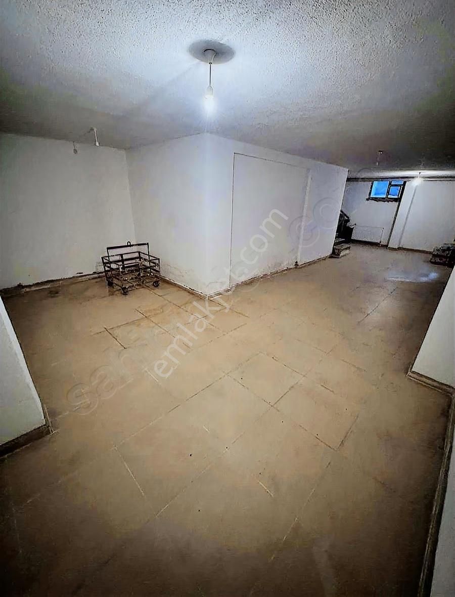 Sarıgazi Metro Yakını 135m² Köşe Dükkan Boş Ve Hemen Teslim - Görsel 3