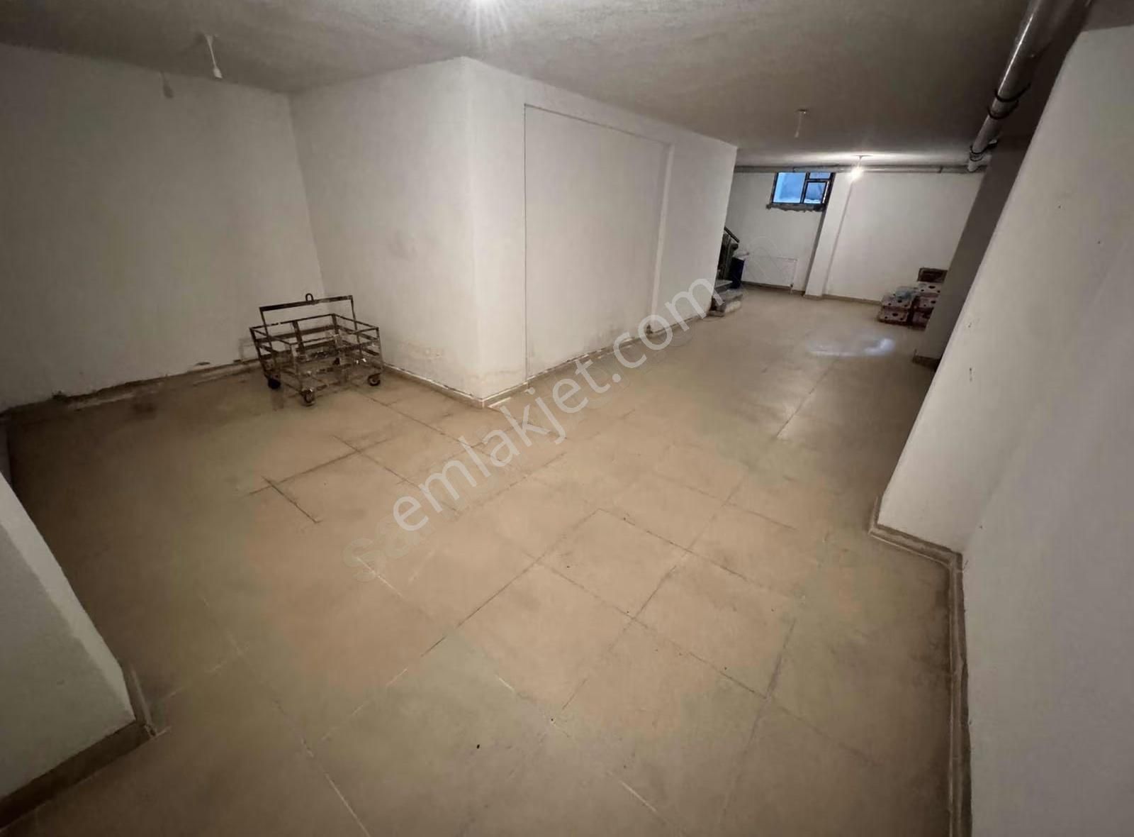 Sarıgazi Metro Yakını 135m² Köşe Dükkan Boş Ve Hemen Teslim - Görsel 4