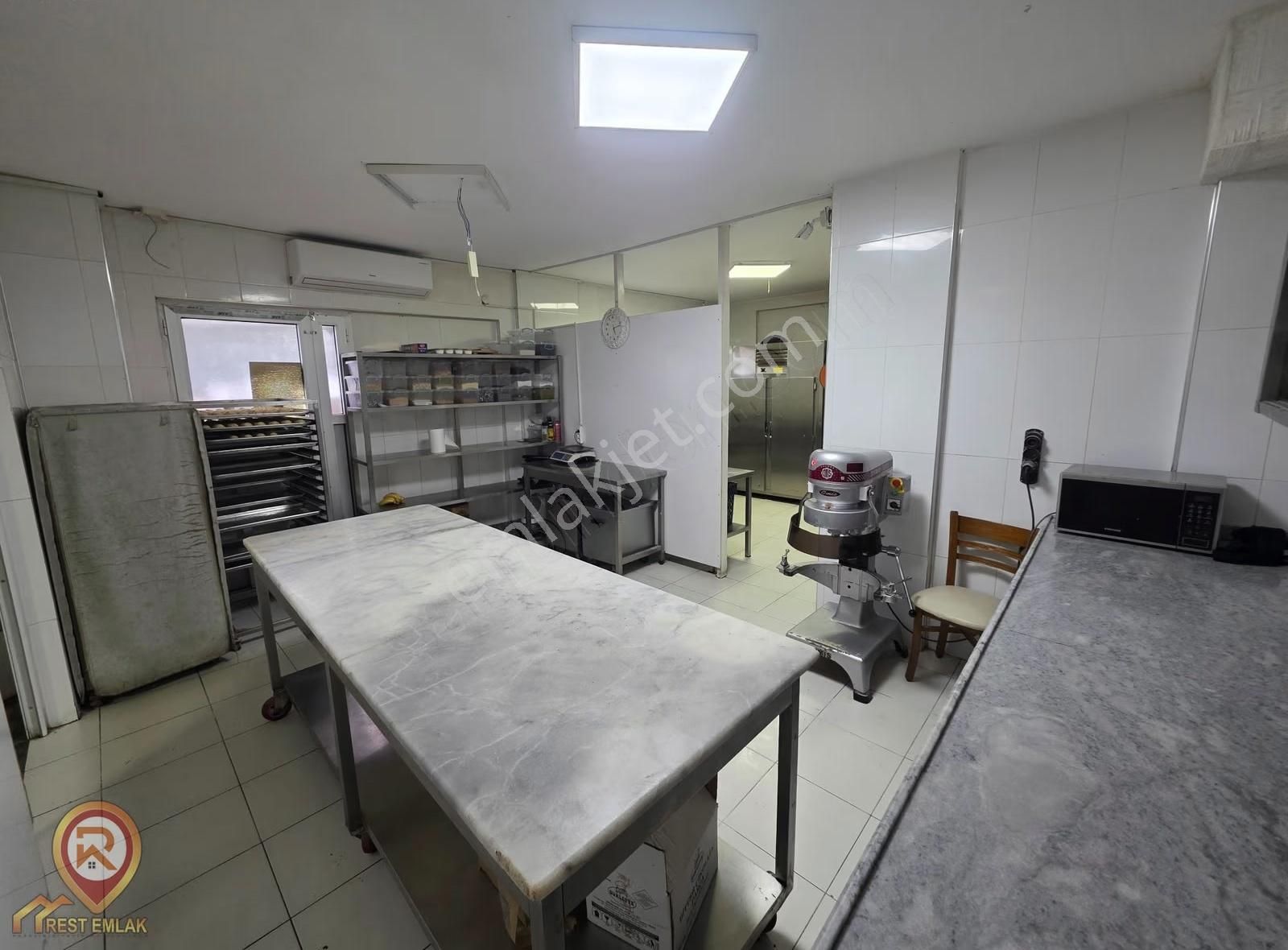 Rest Emlak - Cadde Üzeri Köşede Geniş Devren Kiralık Fırın - Görsel 11