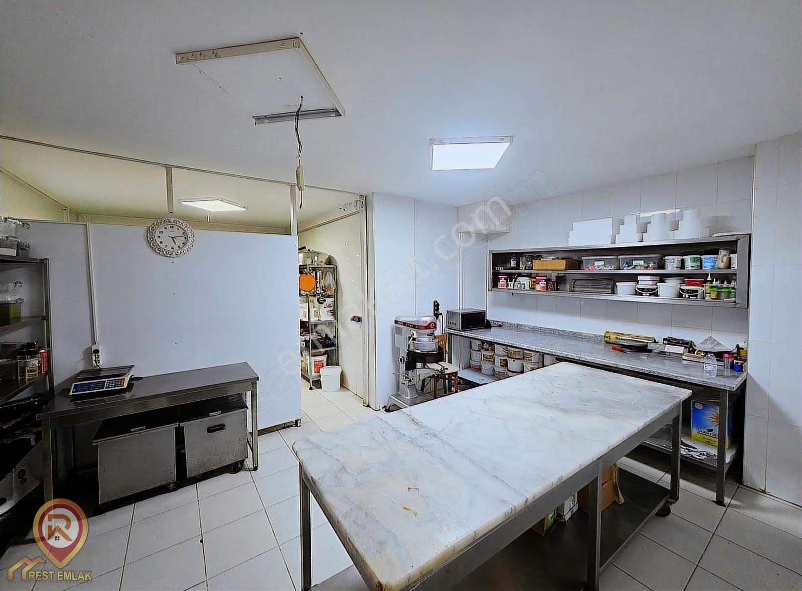 Rest Emlak - Cadde Üzeri Köşede Geniş Devren Kiralık Fırın - Görsel 7