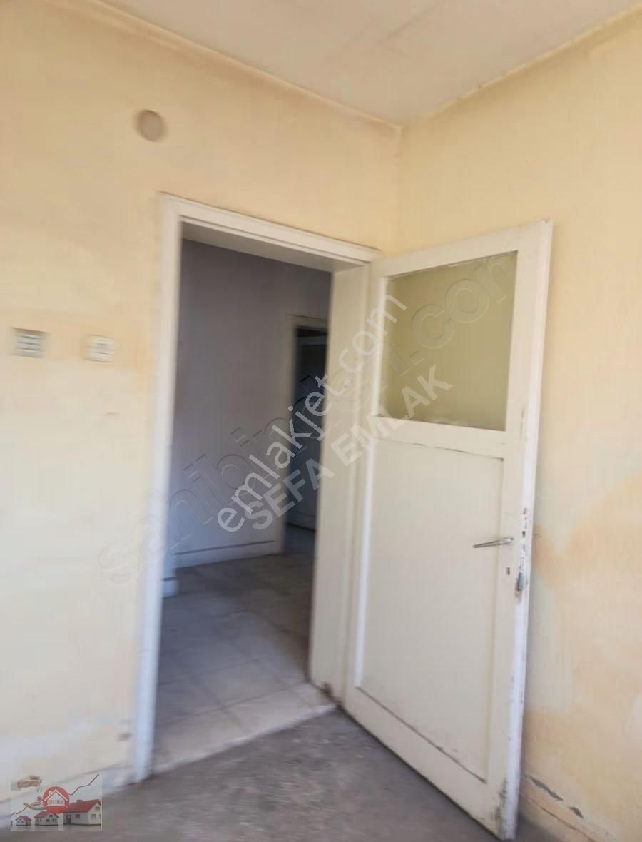 Satılık Sobalı 4+1 Daire Çarşı Merkezde Yatırımlık - Görsel 20