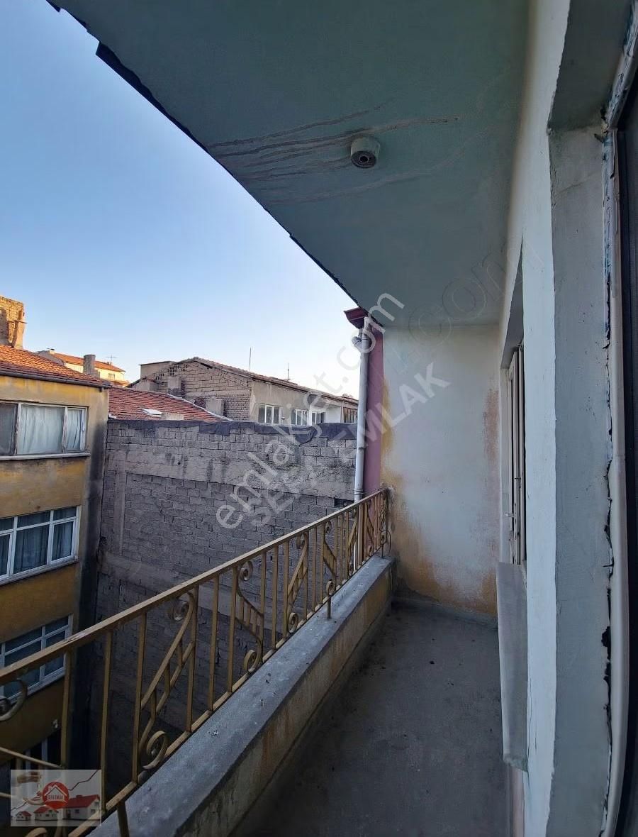 Satılık Sobalı 4+1 Daire Çarşı Merkezde Yatırımlık - Görsel 10