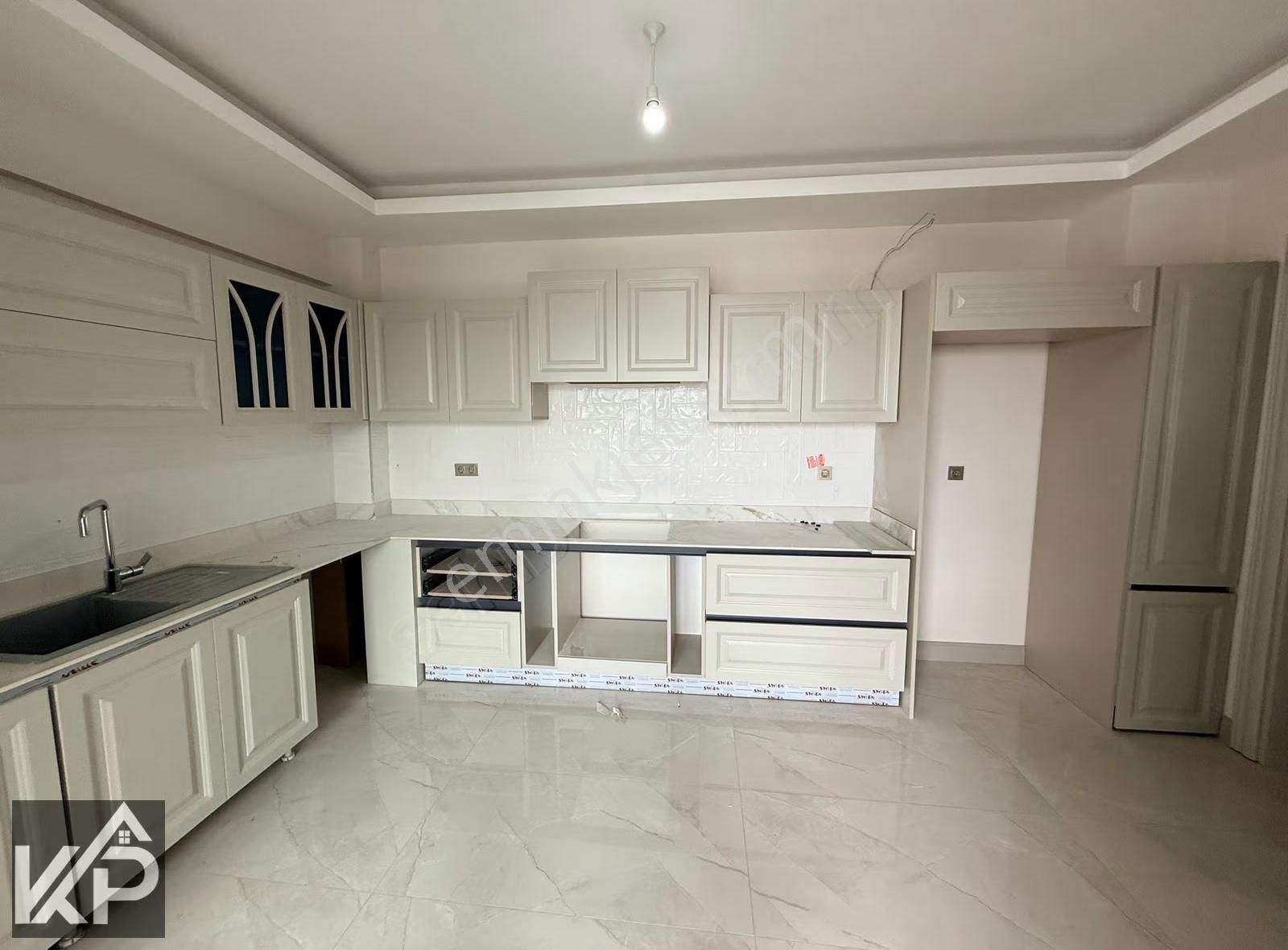 Yakut Mah. 3 Cephesi Yol, Park Önü Lüks 4+1 Satılık Daire