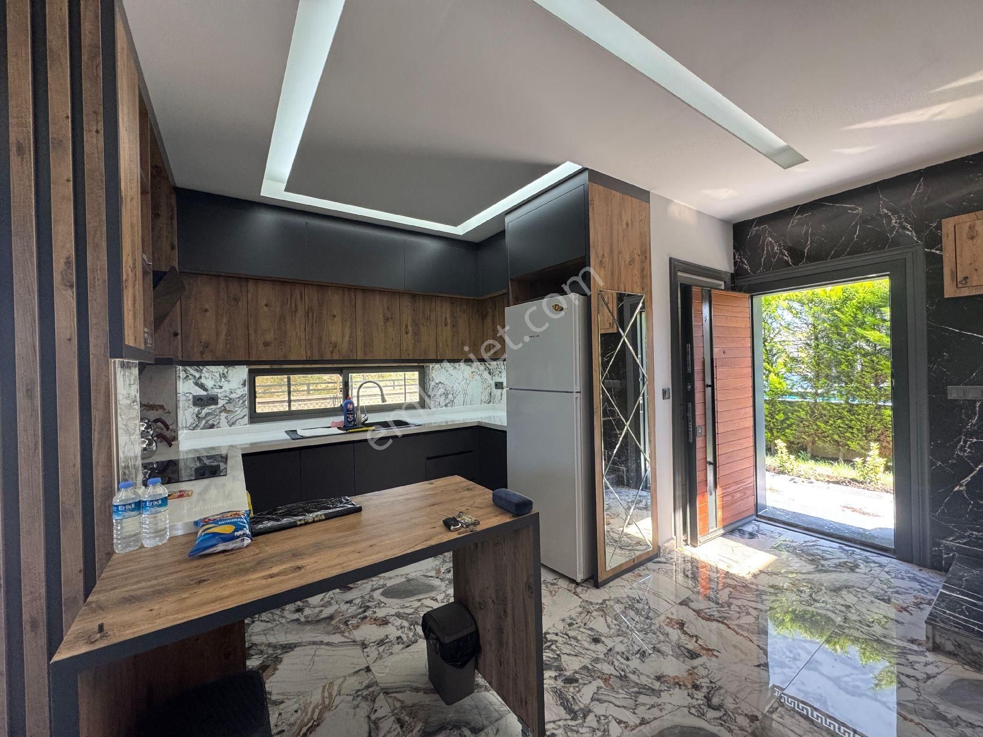 Kuşadası Satılık 3+1 Villa - Görsel 2