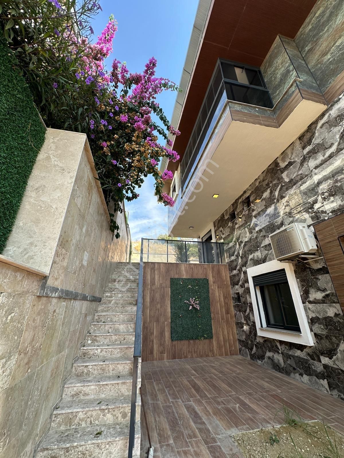 Kuşadası Satılık 5+1 Villa - Görsel 32