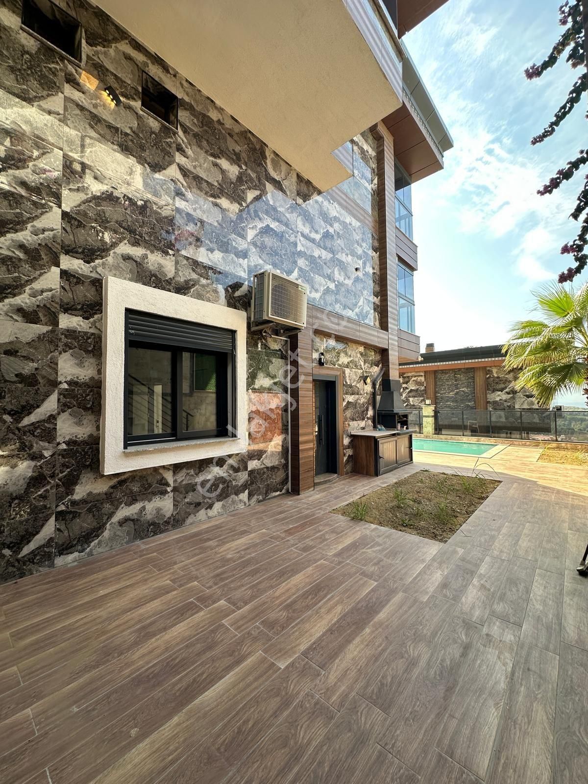 Kuşadası Satılık 5+1 Villa - Görsel 23